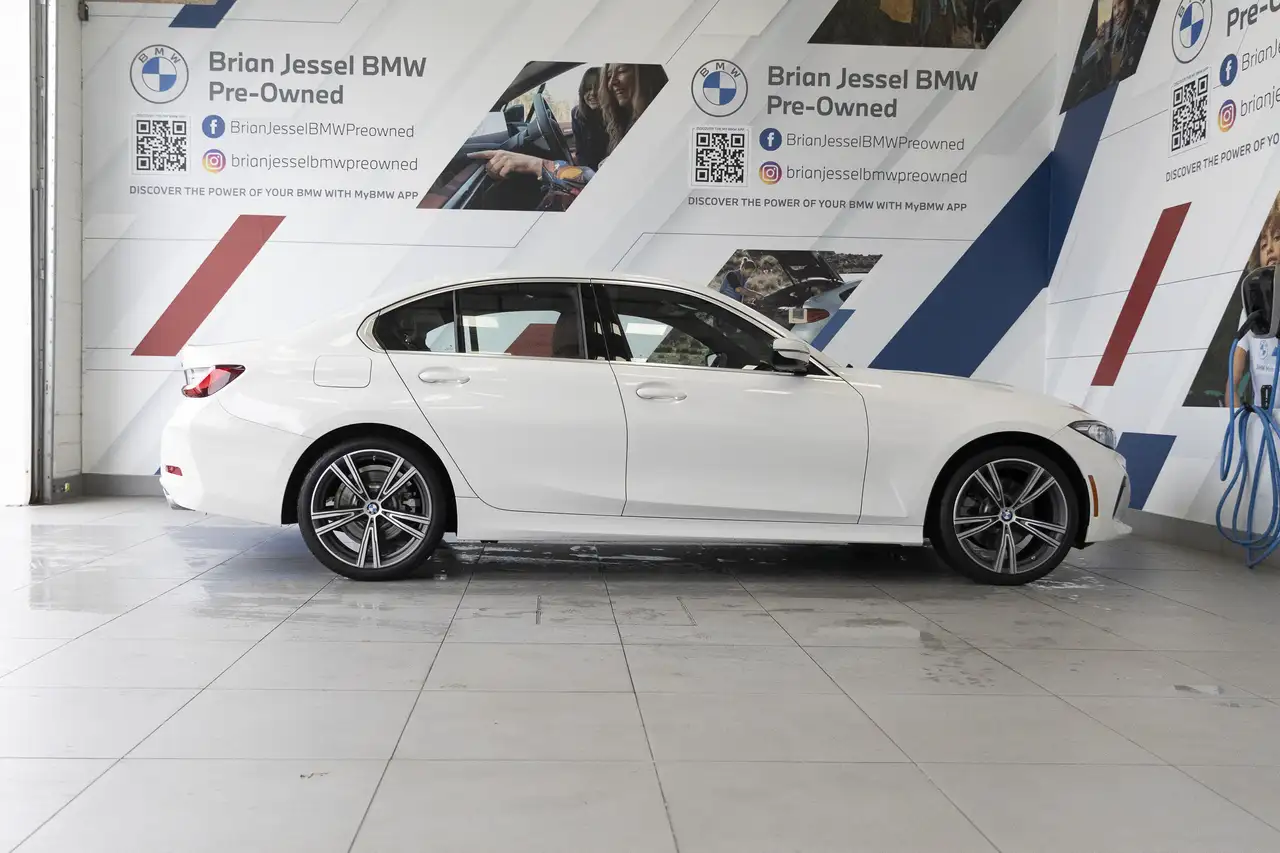 BMW 3 Series снимка BMW 3 Series