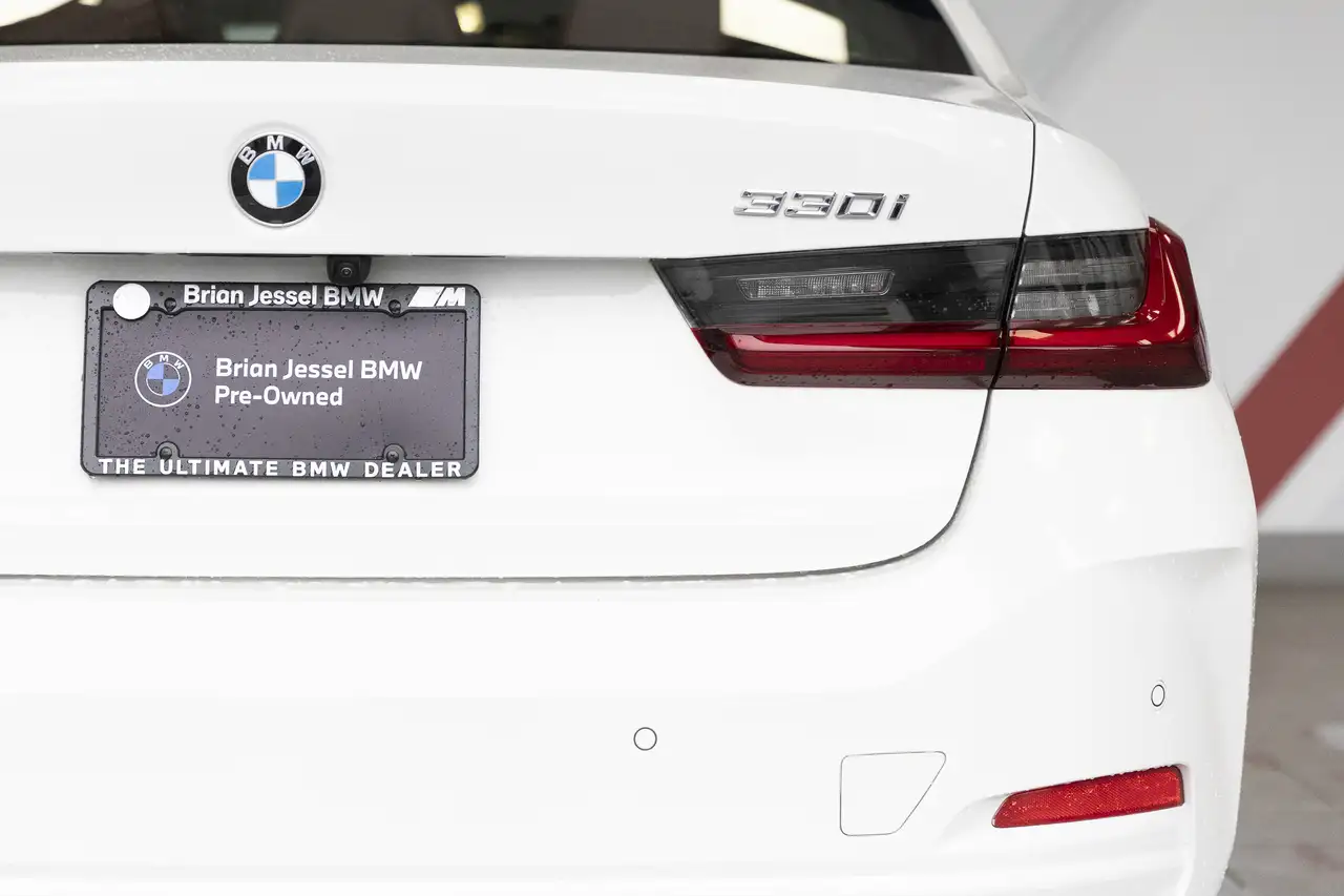 BMW 3 Series снимка BMW 3 Series