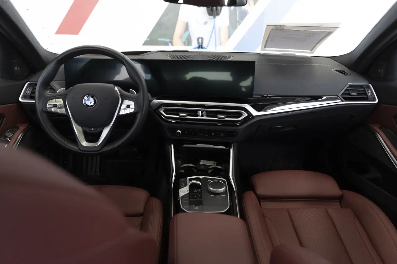 BMW 3 Series снимка BMW 3 Series