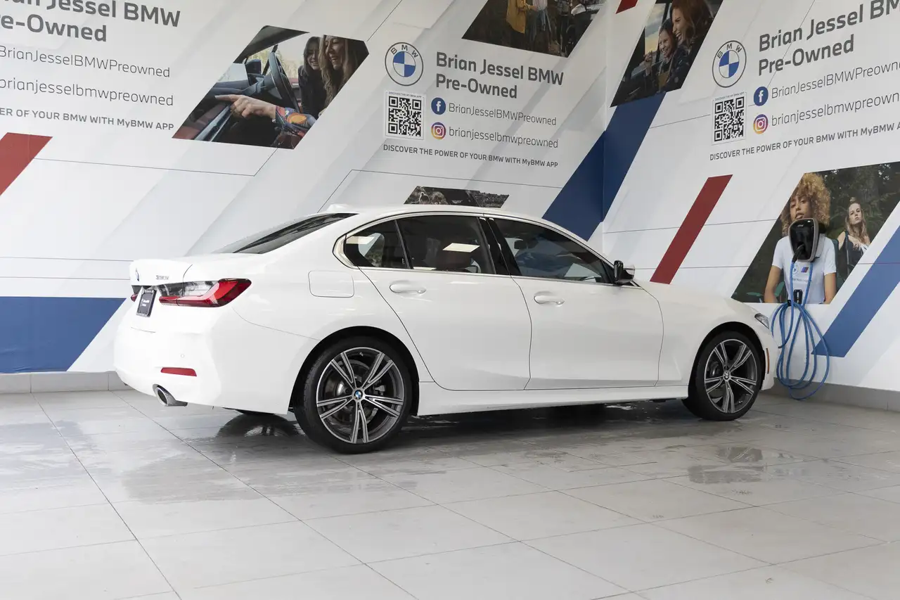 BMW 3 Series снимка BMW 3 Series