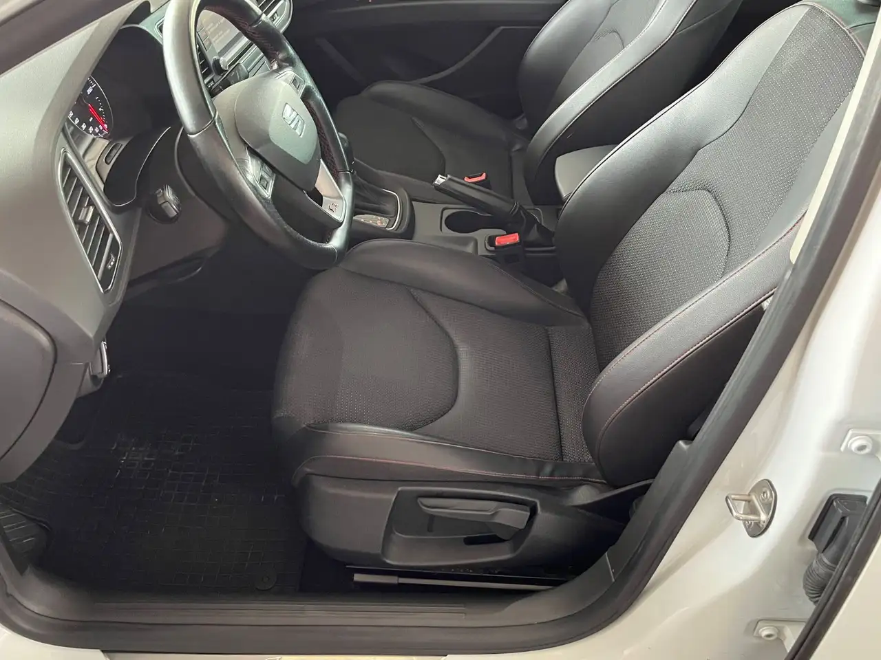 SEAT Leon — photo 8 sur 15
