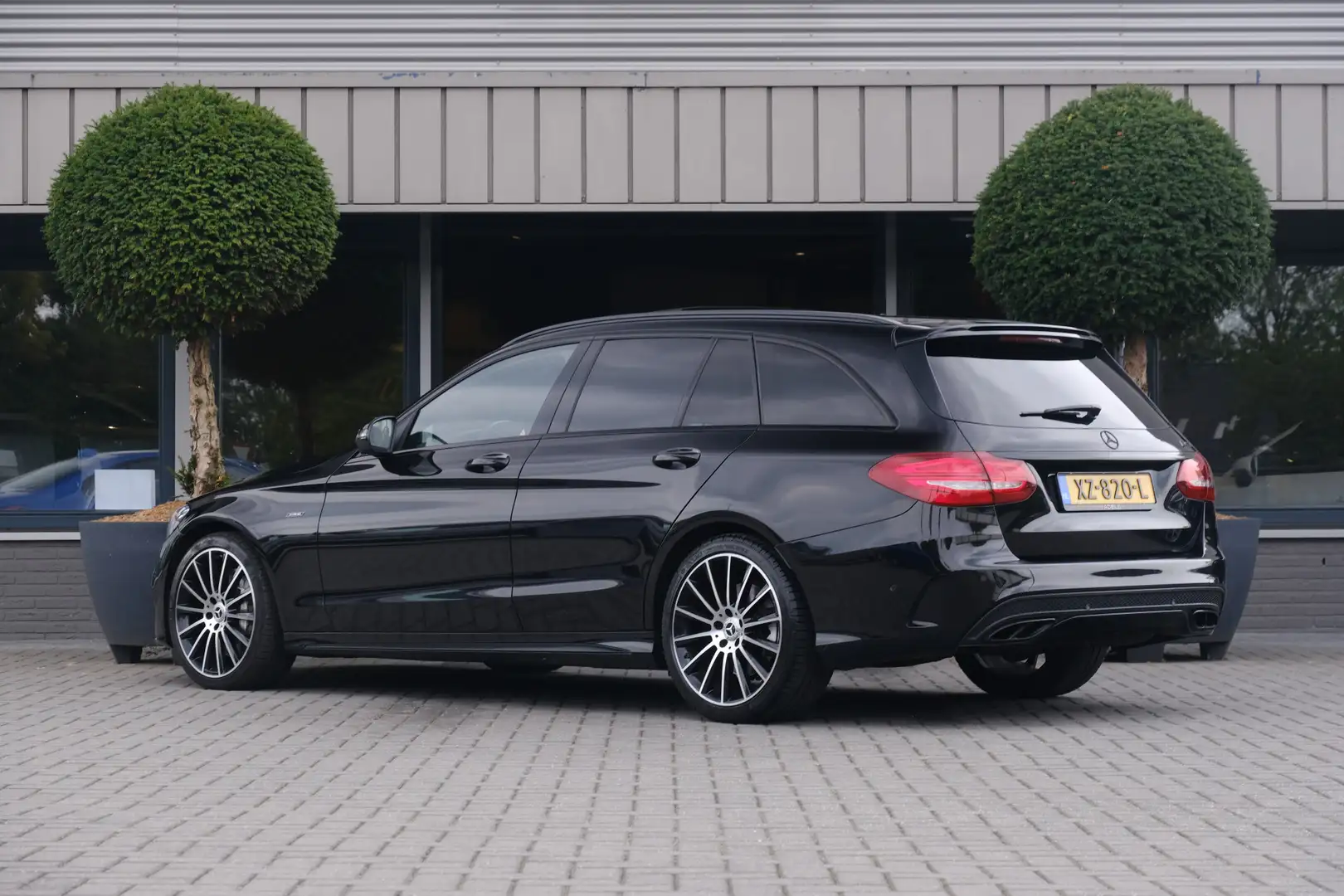 Mercedes-Benz C 450 Estate AMG 4MATIC Pano HUD Standkachel Distronic P Zwart - 2