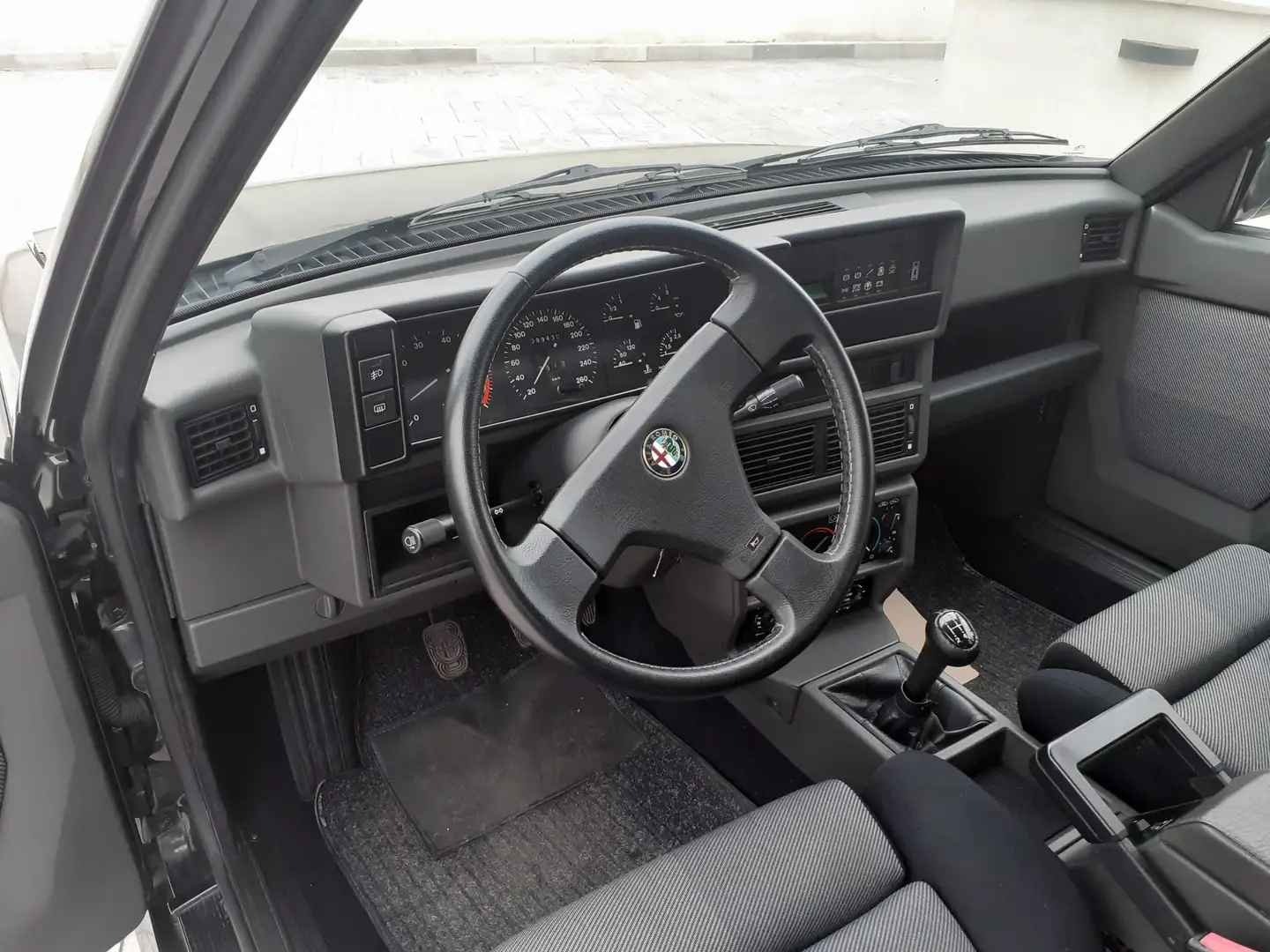 Alfa Romeo 75 1.8t Quadrifoglio Verde - 2