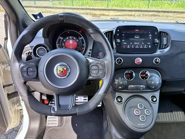Abarth 695 view 8