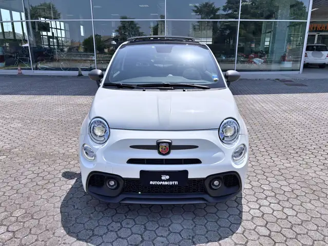 Abarth 695 view 2