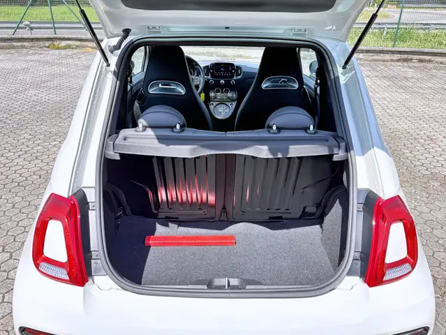 Abarth 695 view 15
