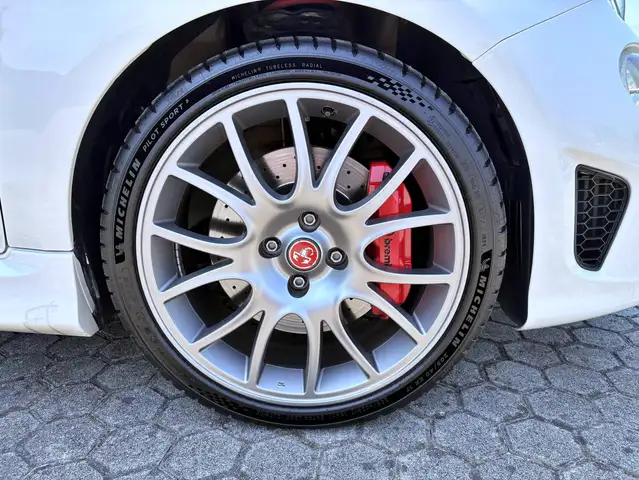 Abarth 695 view 6