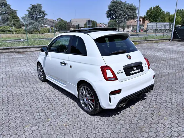 Abarth 695 view 5
