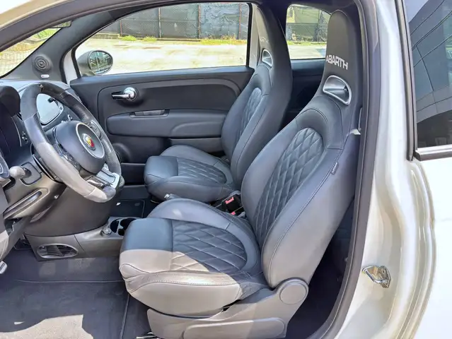 Abarth 695 view 13