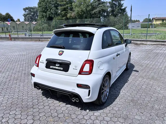 Abarth 695 view 4