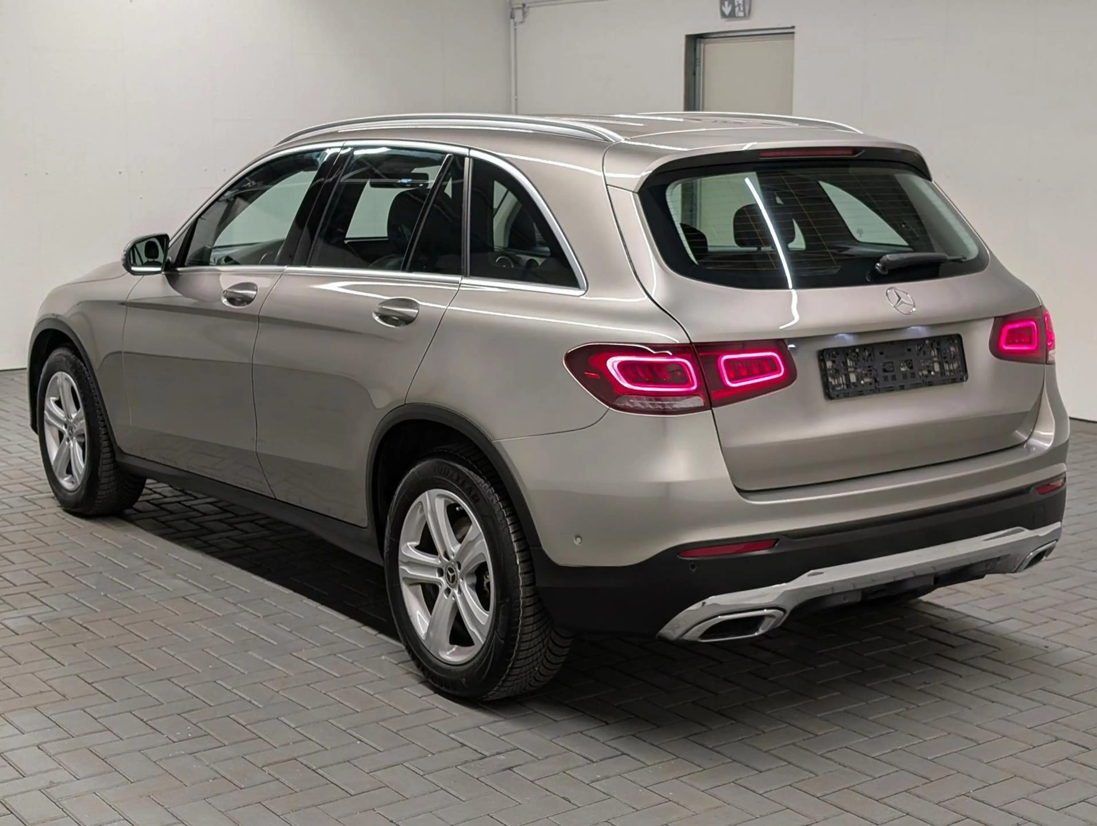 Mercedes-Benz GLC 300 d 4M LED/SHZ/Navi/360°/AHK/el.Heck/18-LM — photo 3