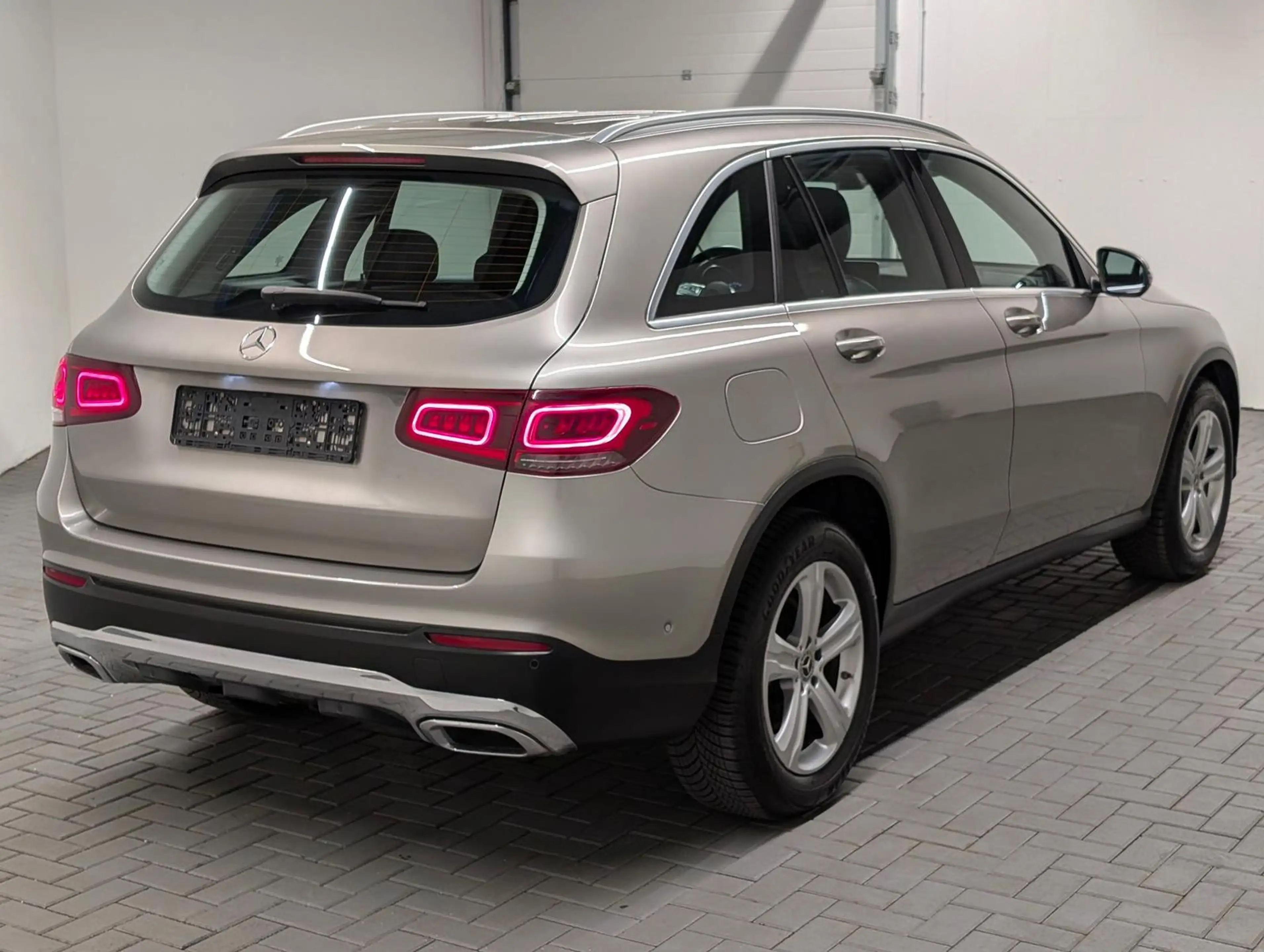 Mercedes-Benz GLC 300 d 4M LED/SHZ/Navi/360°/AHK/el.Heck/18-LM — photo 4