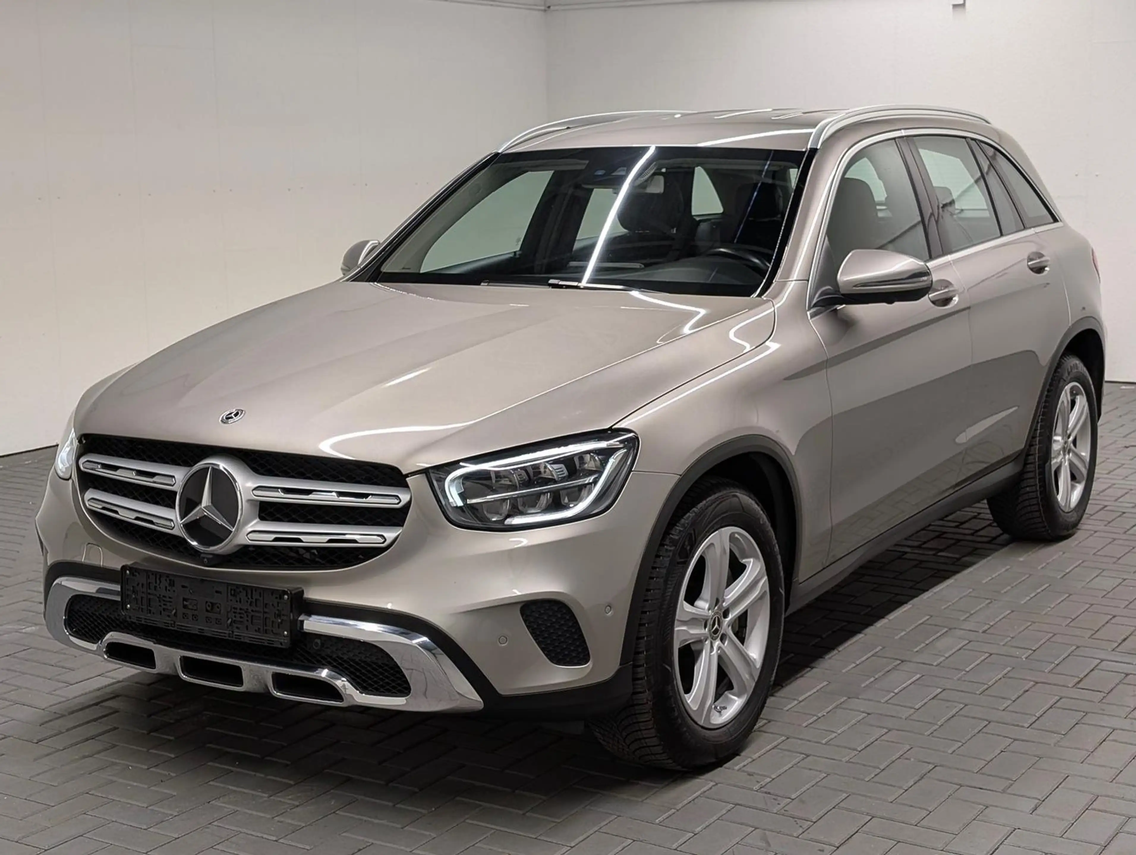 Mercedes-Benz GLC 300 d 4M LED/SHZ/Navi/360°/AHK/el.Heck/18-LM