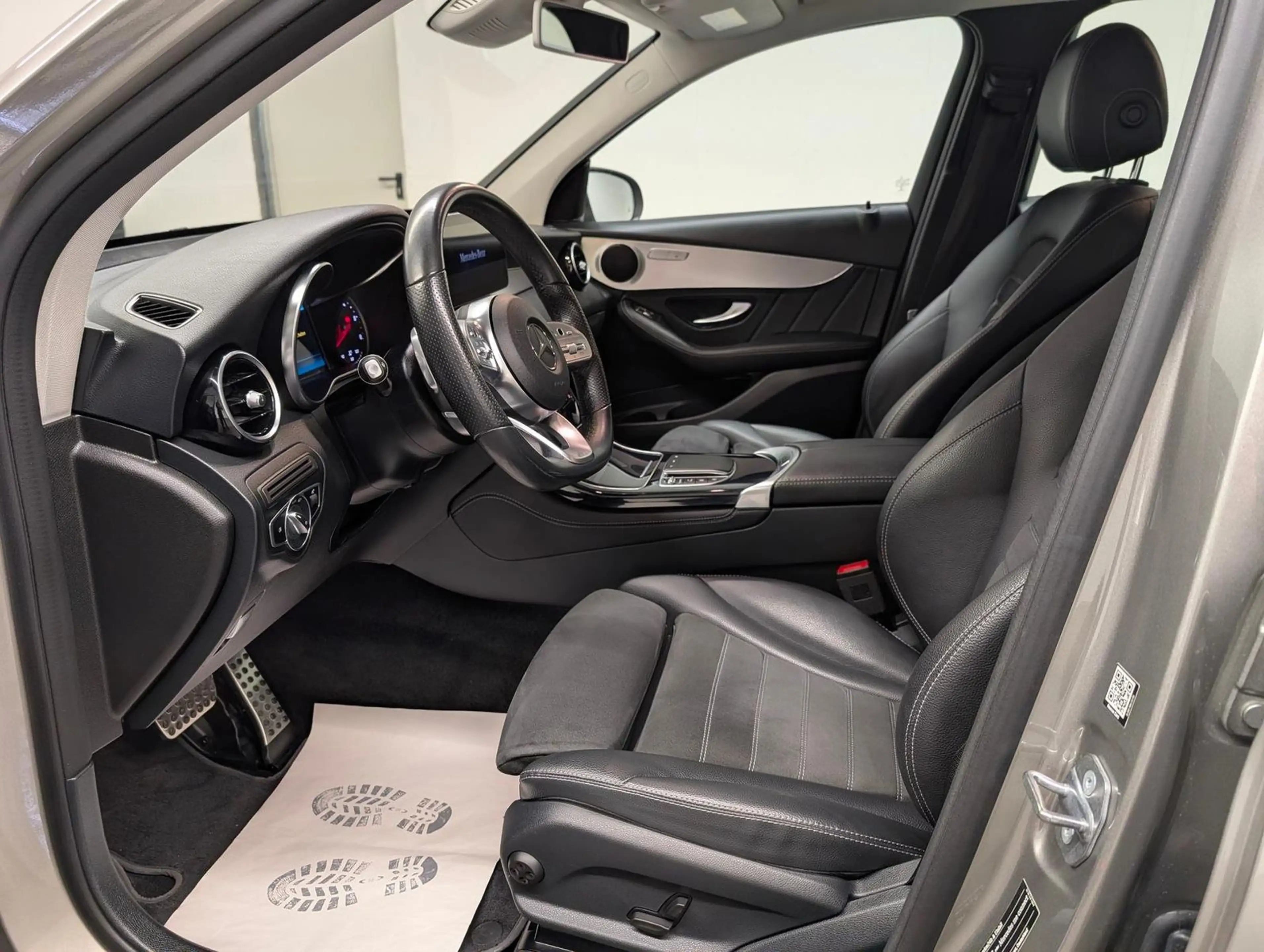 Mercedes-Benz GLC 300 d 4M LED/SHZ/Navi/360°/AHK/el.Heck/18-LM — photo 9