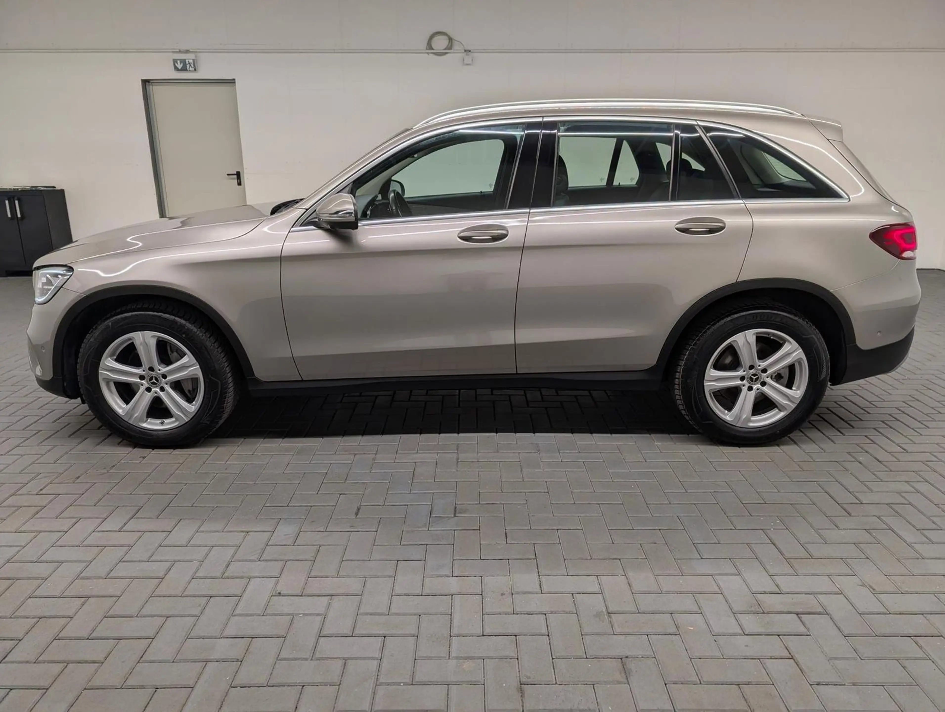 Mercedes-Benz GLC 300 d 4M LED/SHZ/Navi/360°/AHK/el.Heck/18-LM — photo 2