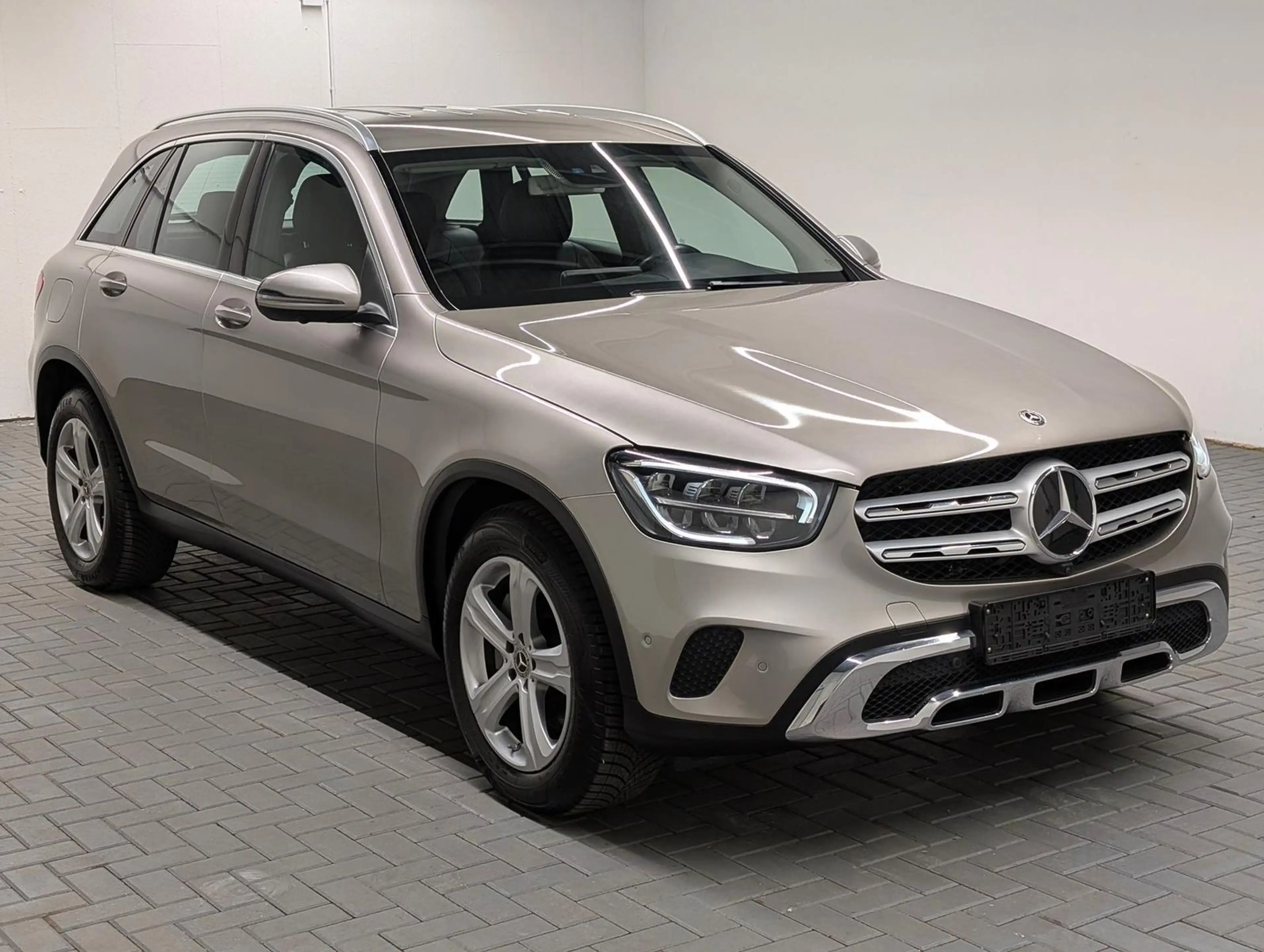 Mercedes-Benz GLC 300 d 4M LED/SHZ/Navi/360°/AHK/el.Heck/18-LM — photo 6