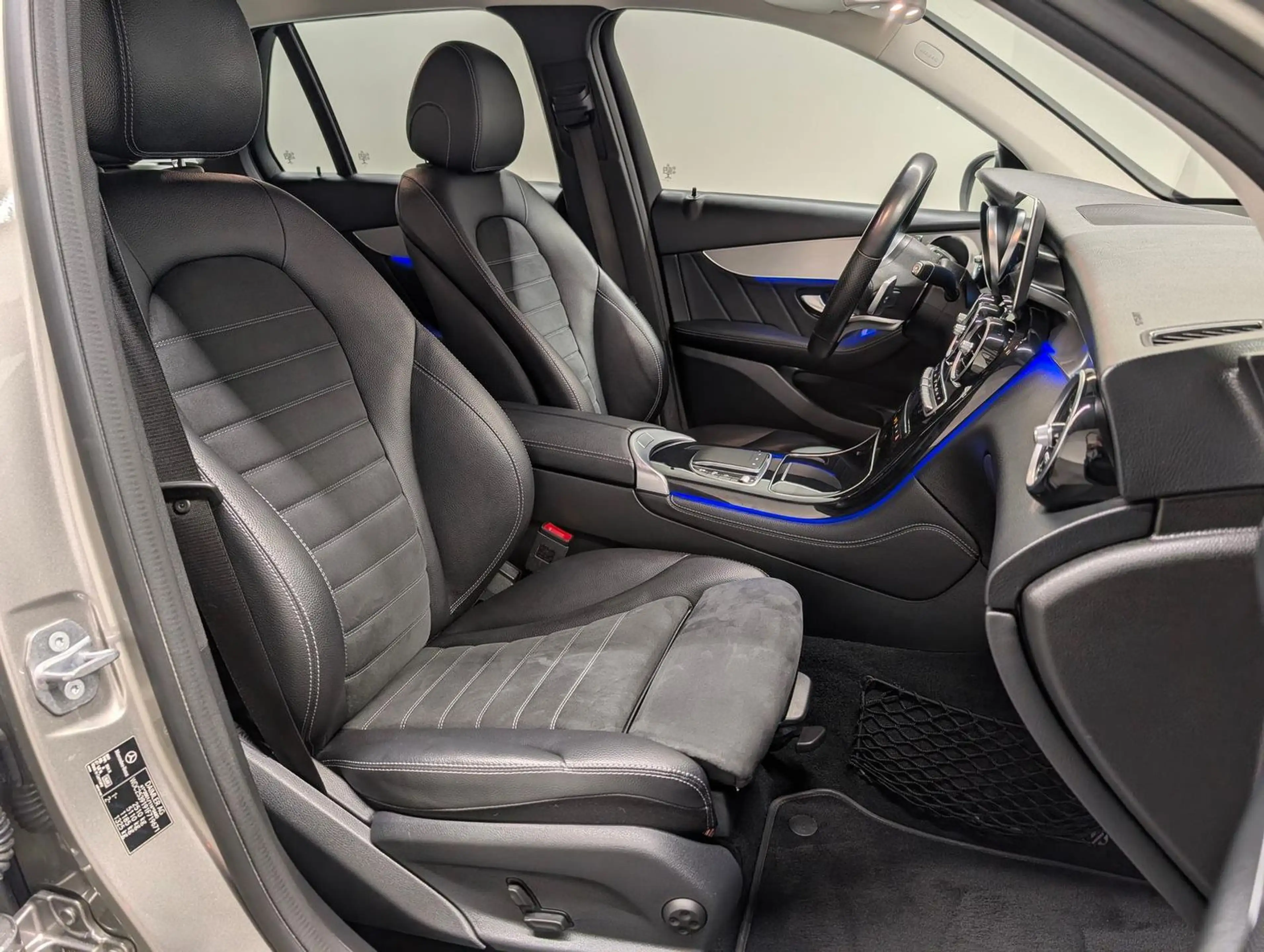 Mercedes-Benz GLC 300 d 4M LED/SHZ/Navi/360°/AHK/el.Heck/18-LM — photo 10