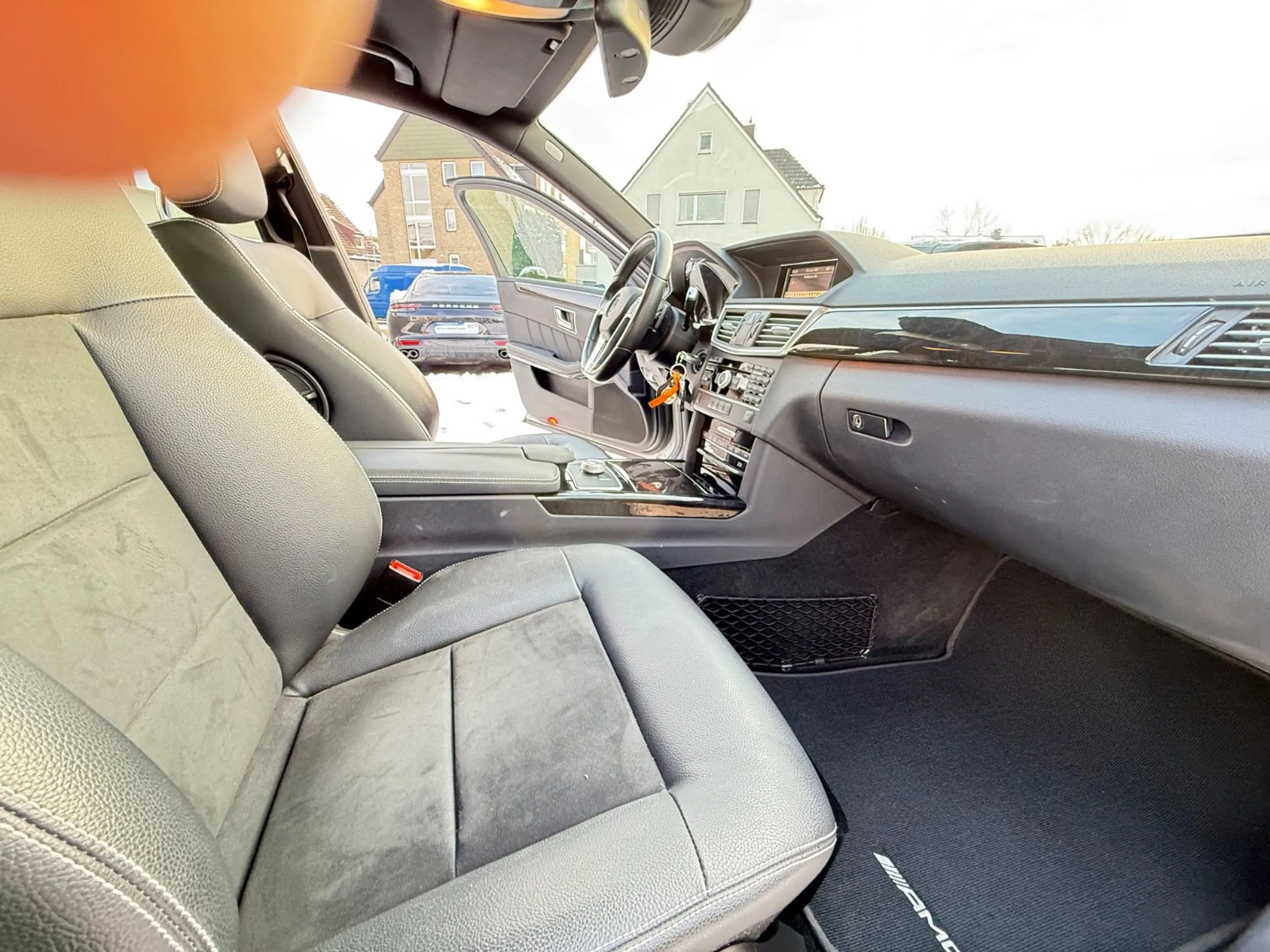 Mercedes-Benz E 200 CGI AMG Sport-Paket  AMG-Line — photo 11
