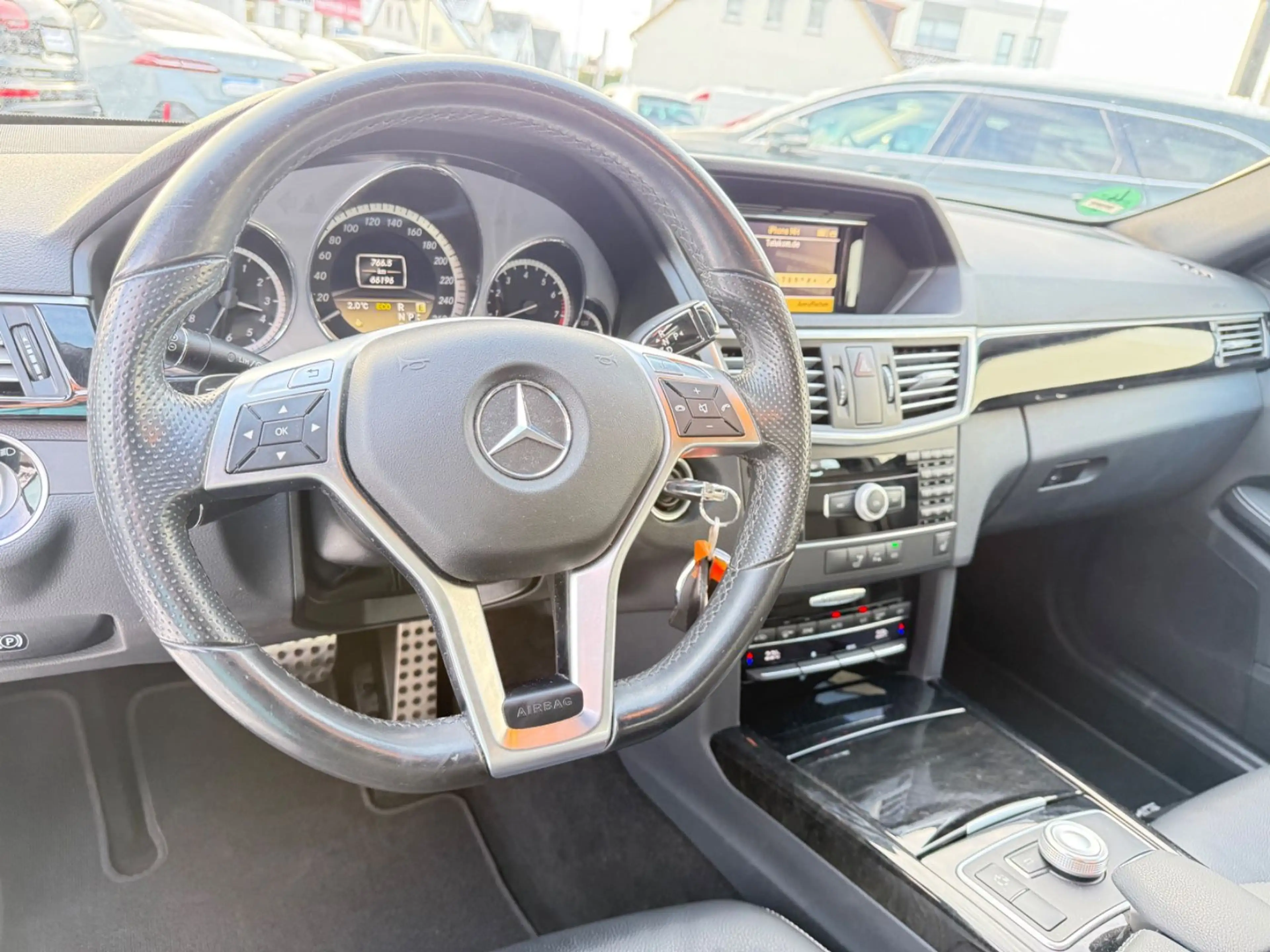 Mercedes-Benz E 200 CGI AMG Sport-Paket  AMG-Line — photo 5