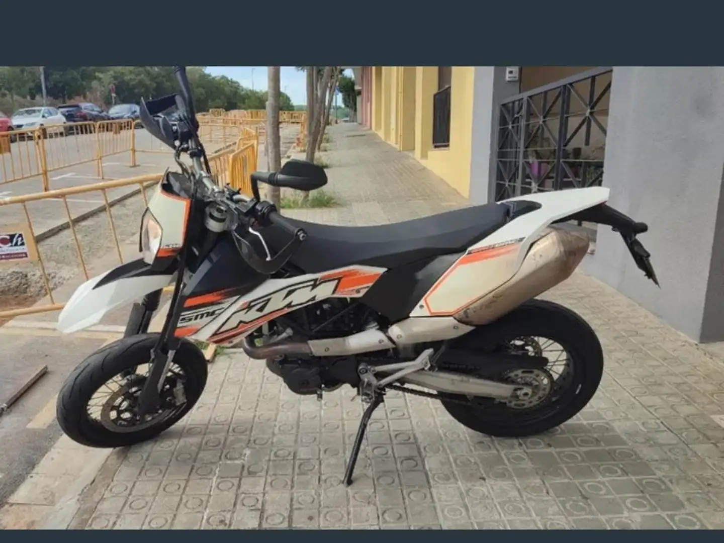 KTM 690 SMC Blanco - 2