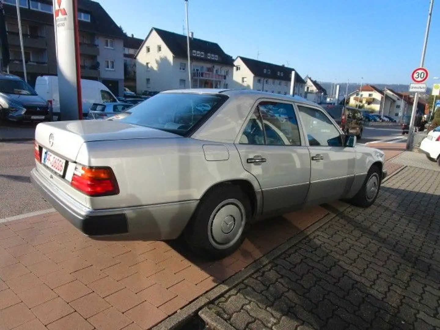 Mercedes-Benz 260 E  W124/el. Schiebedach/Colorglas/Zentralver Zilver - 2