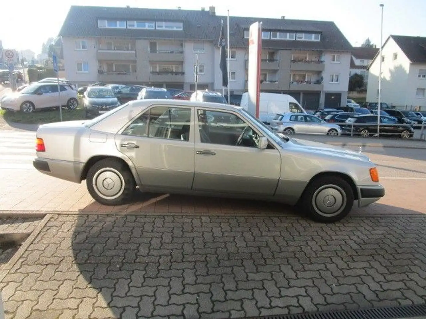 Mercedes-Benz 260 E  W124/el. Schiebedach/Colorglas/Zentralver Gümüş rengi - 1