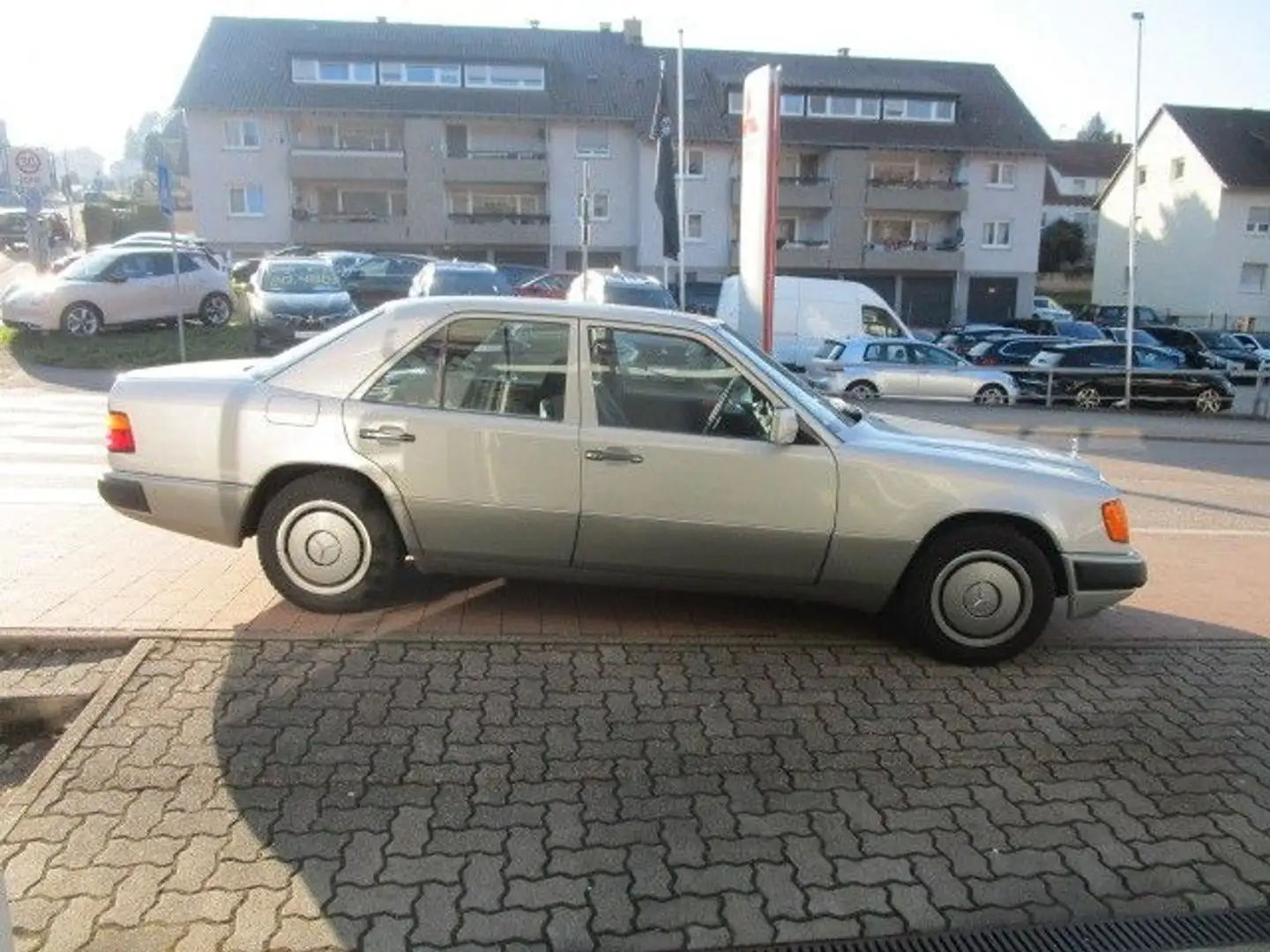 Mercedes-Benz 260 E  W124/el. Schiebedach/Colorglas/Zentralver Plateado - 1