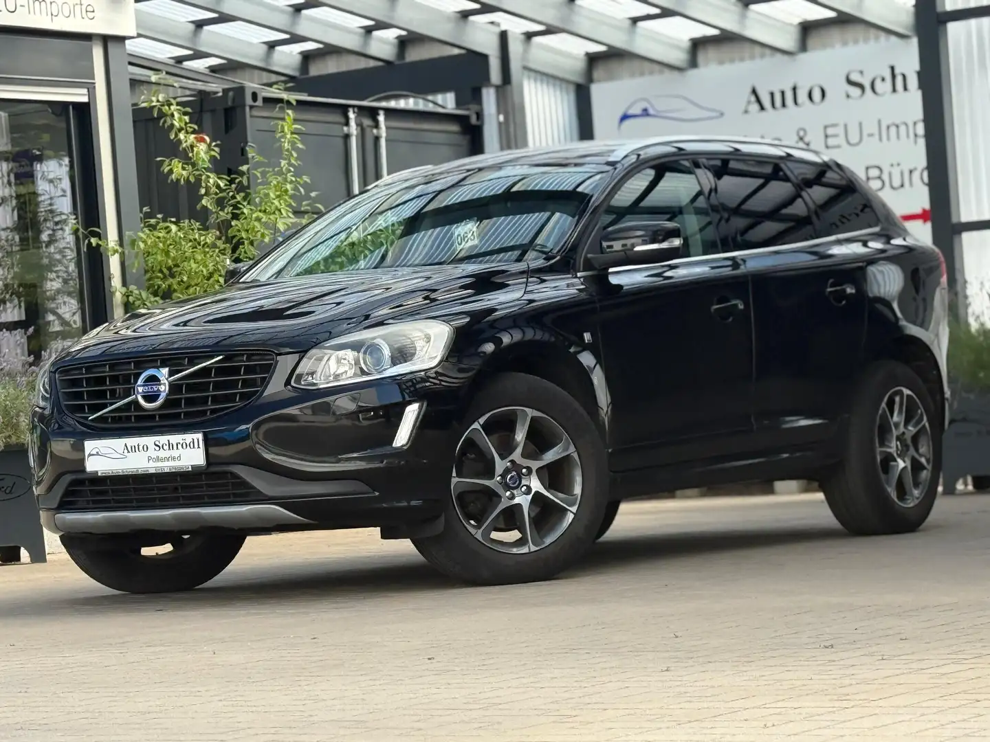 Volvo XC60 D4 Ocean Race, AHK, Dual-Xenon, Nav, Leder,El.Heck Чорний - 1