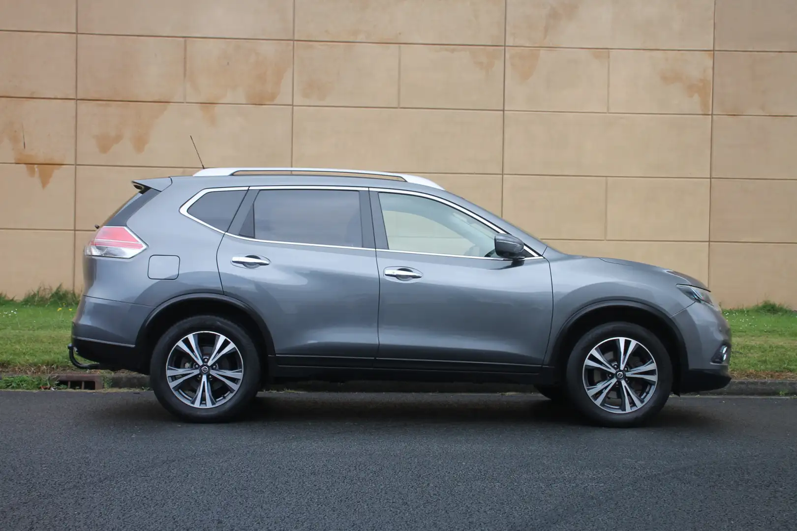 Nissan X-Trail 1.6 DIG-T N-Connecta 7p. Grijs - 2