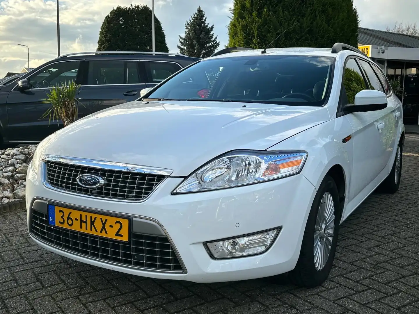 Ford Mondeo Wagon 2.3 16V Titanium Automaat Wit Youngtimer Wit - 1