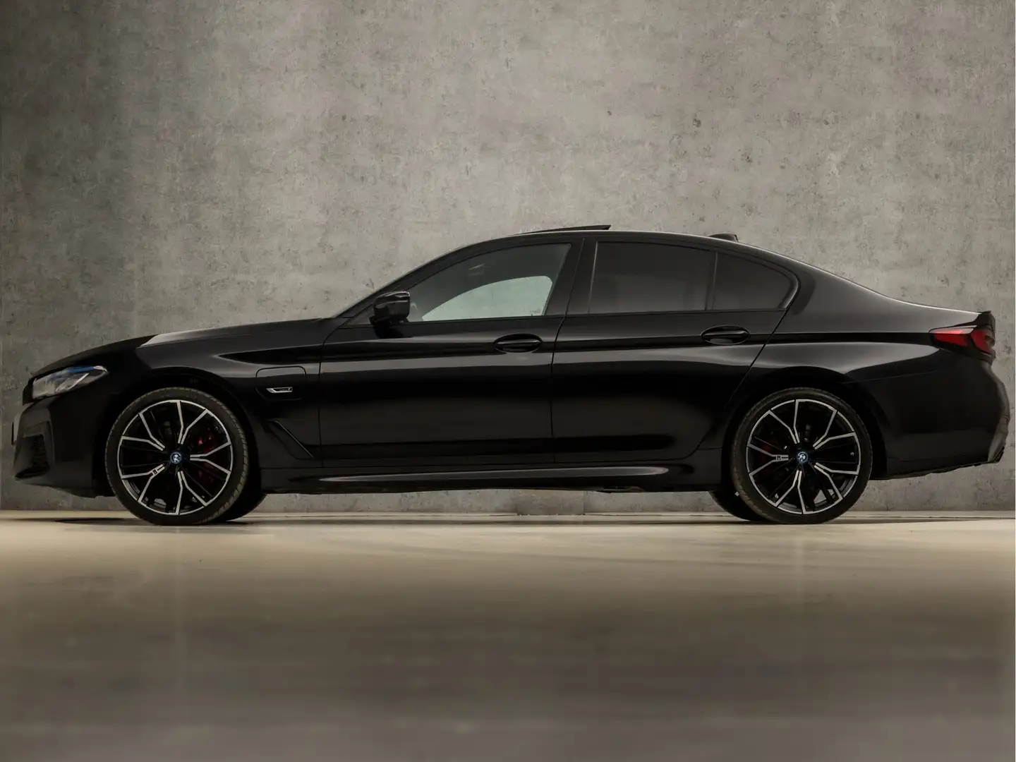 BMW 545 5-serie 545e xDrive M Sport 395Pk Automaat (SCHUIF Noir - 2
