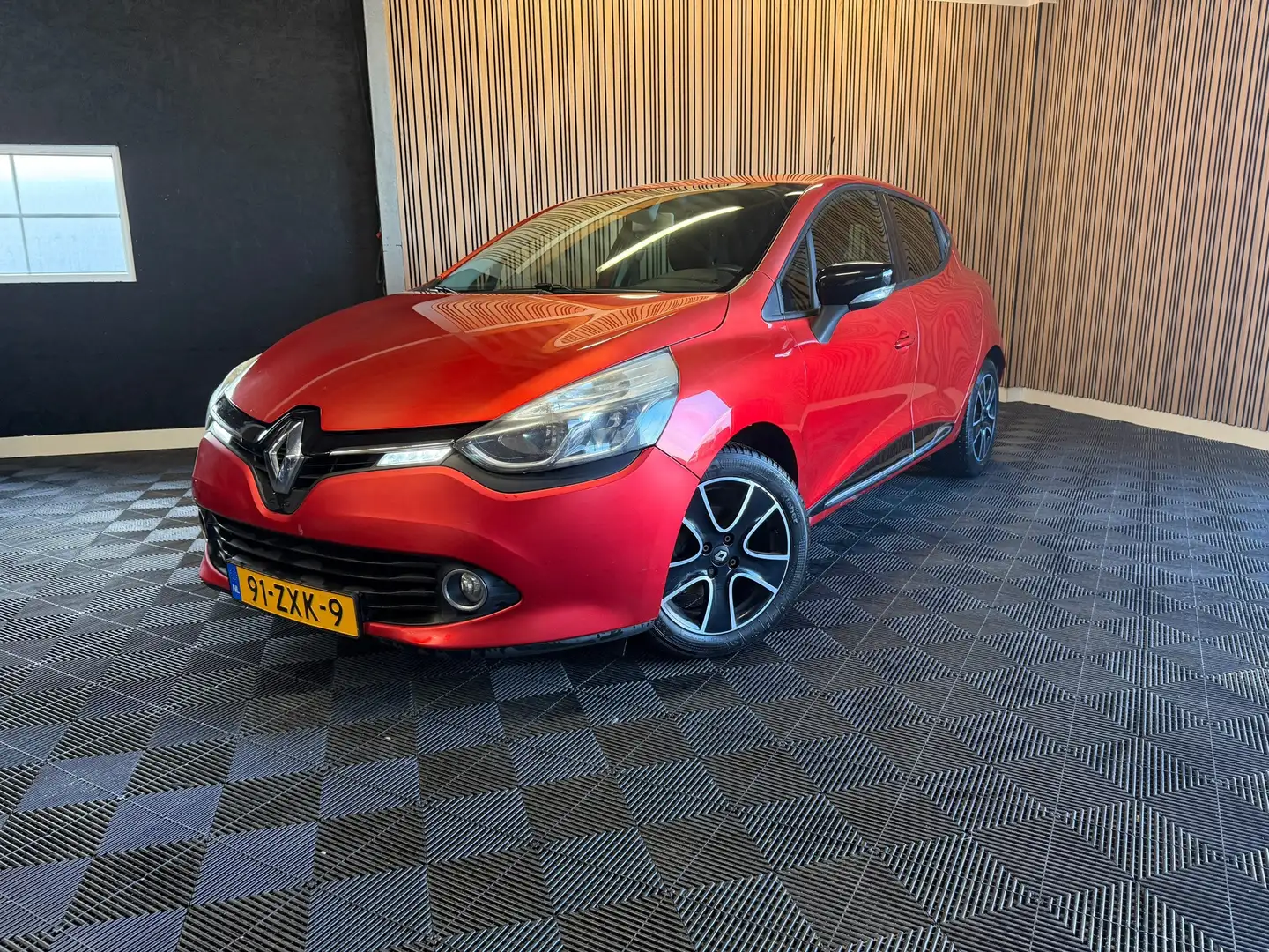 Renault Clio 1.5 dCi ECO Expression 2013 Cruise Airco Nap Rood - 1