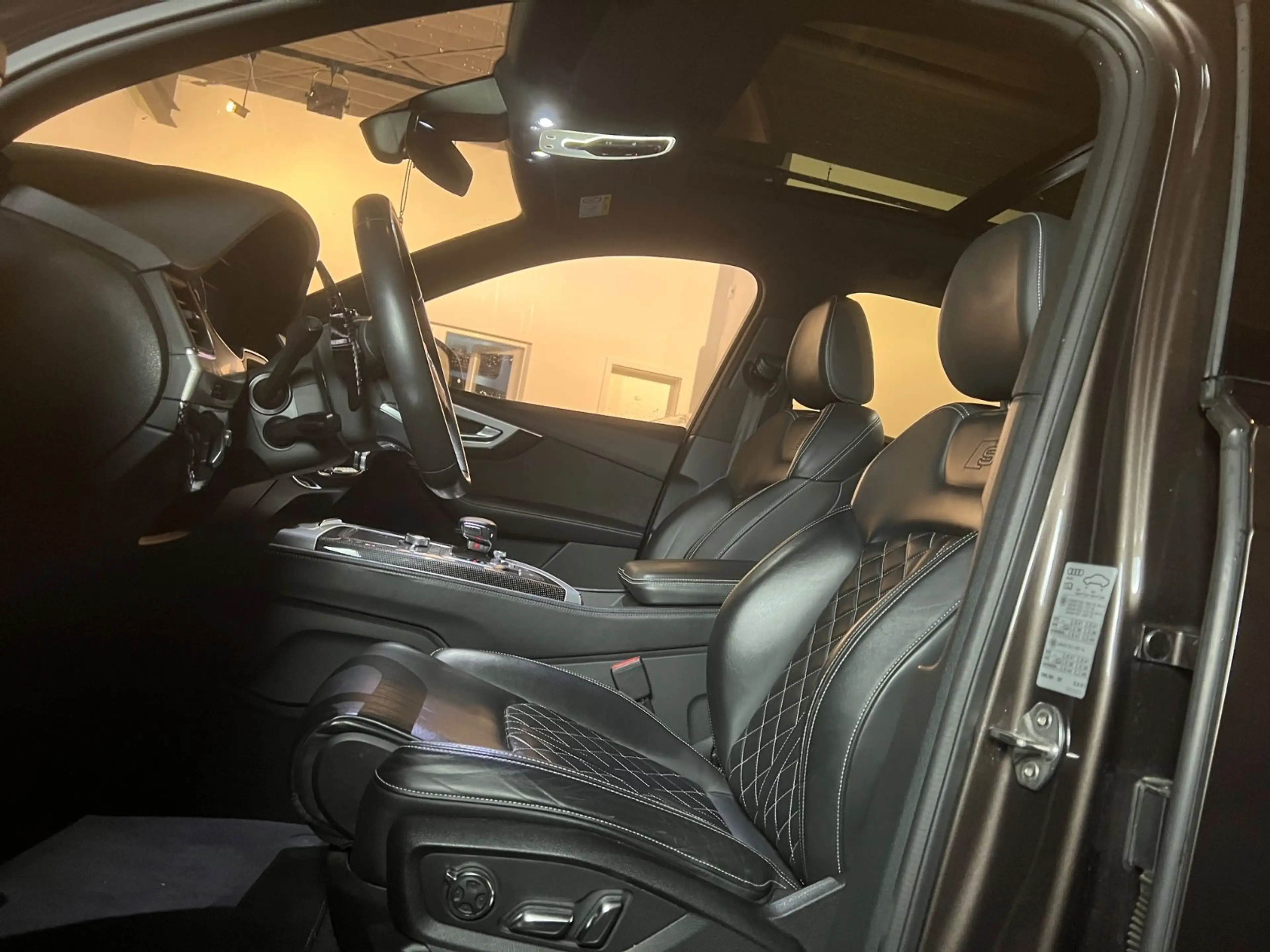 Audi SQ7 4.0 TDI quattro S-Line 7 Sitzer — photo 14