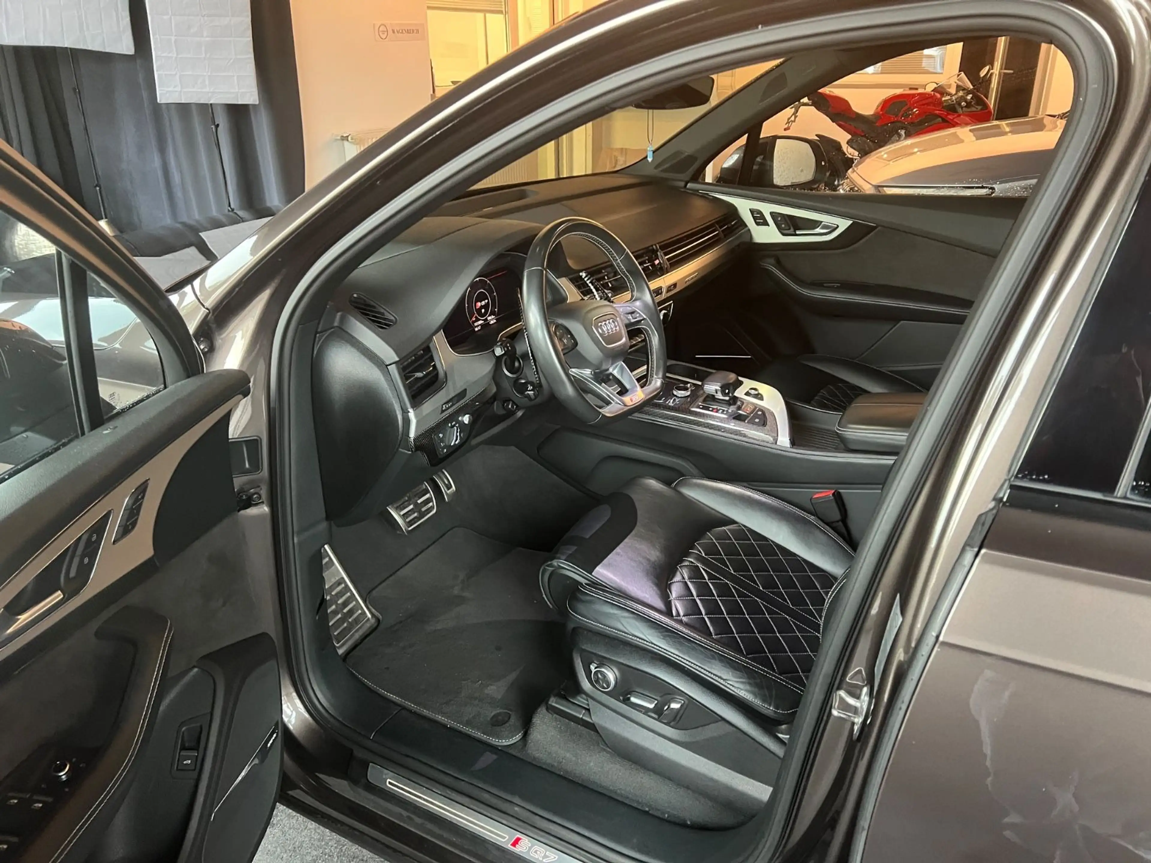 Audi SQ7 4.0 TDI quattro S-Line 7 Sitzer — photo 15