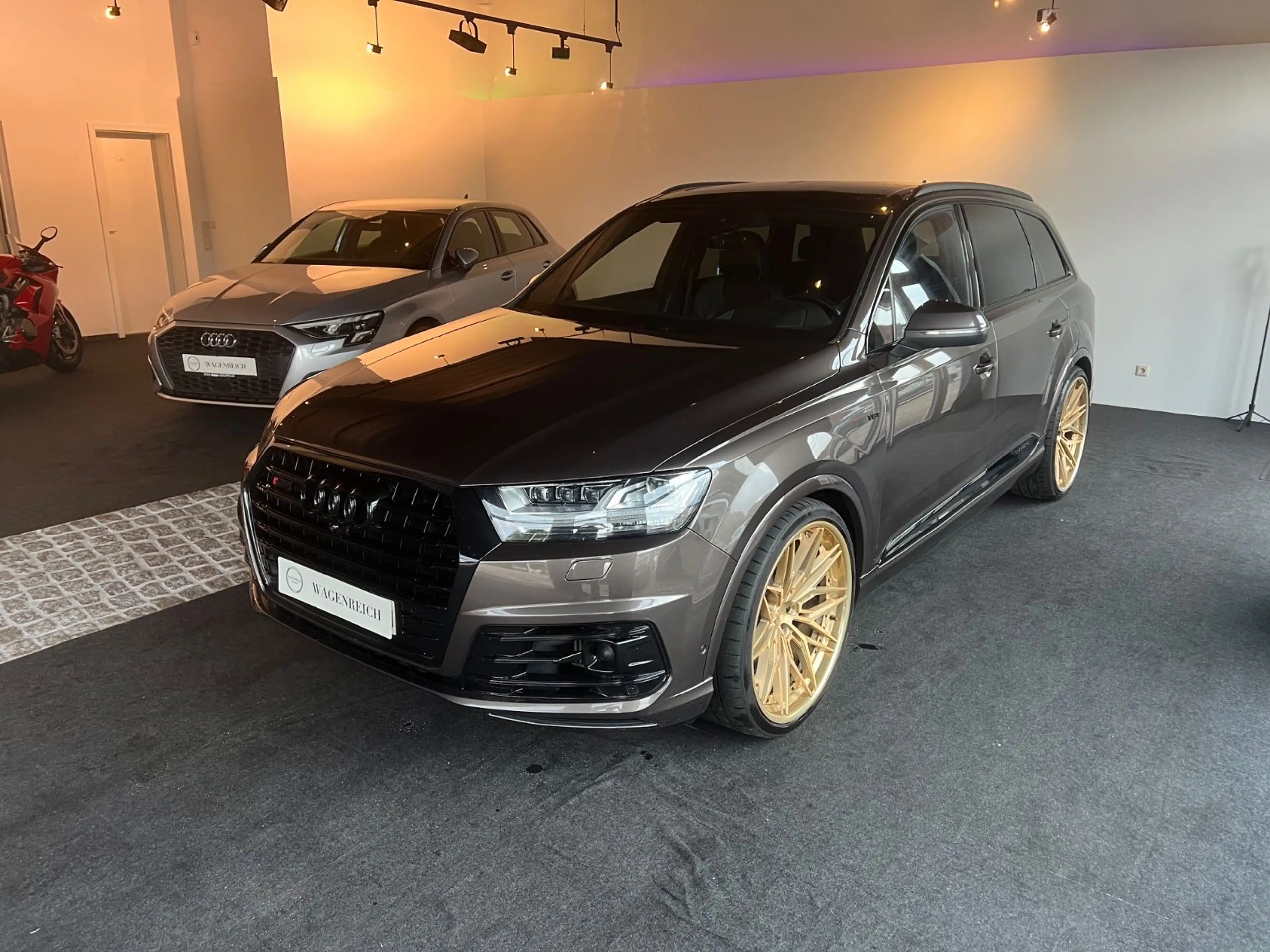 Audi SQ7 4.0 TDI quattro S-Line 7 Sitzer — photo 2