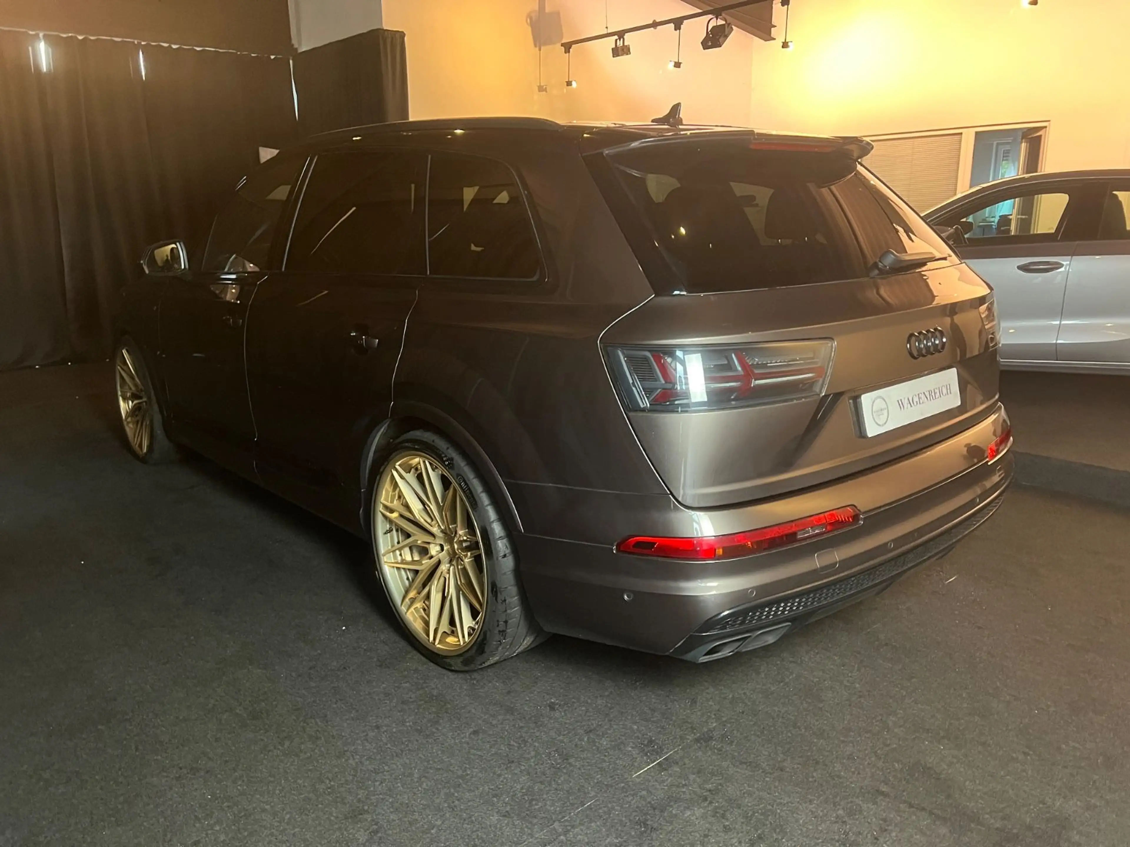 Audi SQ7 4.0 TDI quattro S-Line 7 Sitzer — photo 9