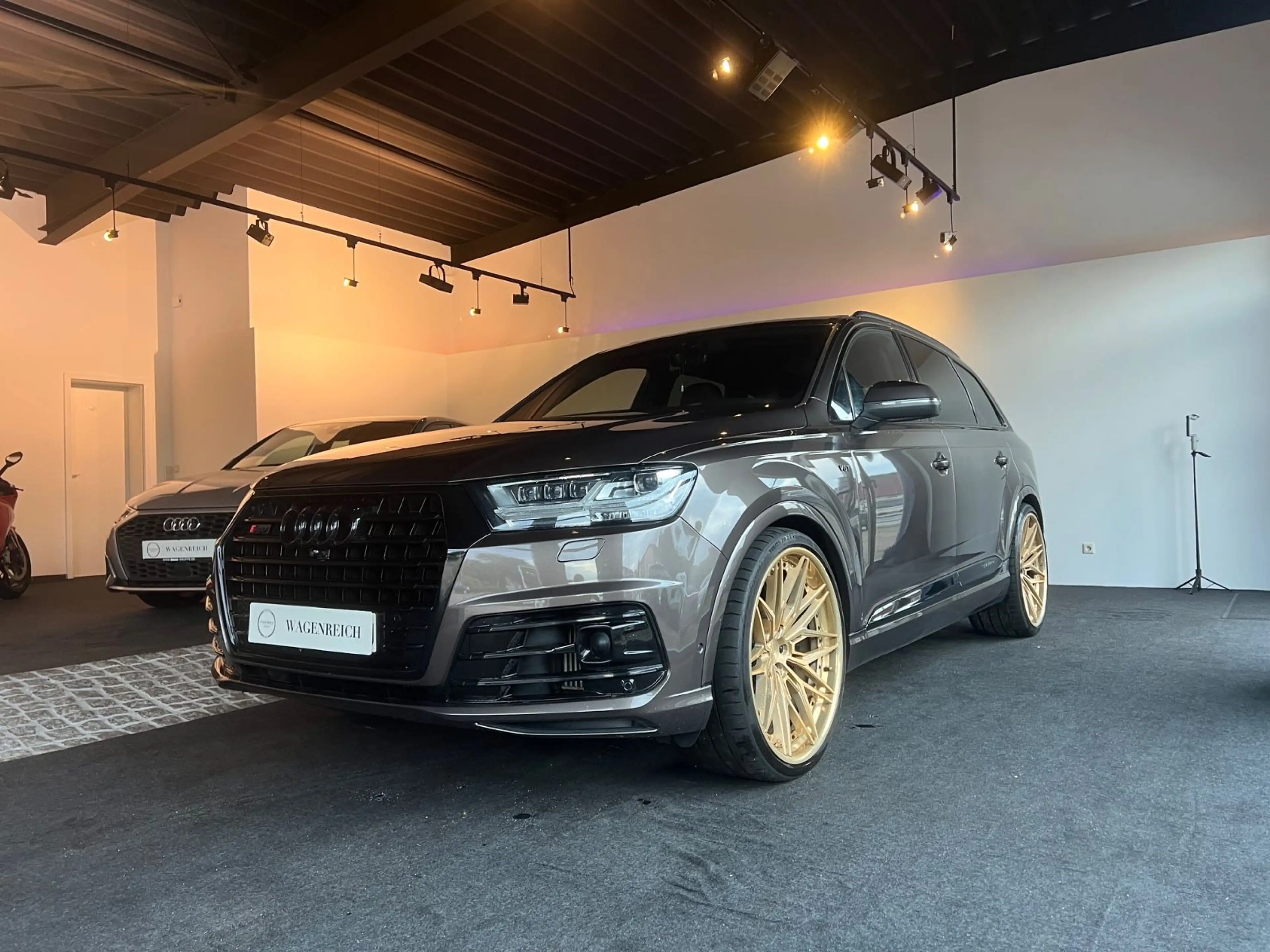 Audi SQ7 4.0 TDI quattro S-Line 7 Sitzer — photo 4
