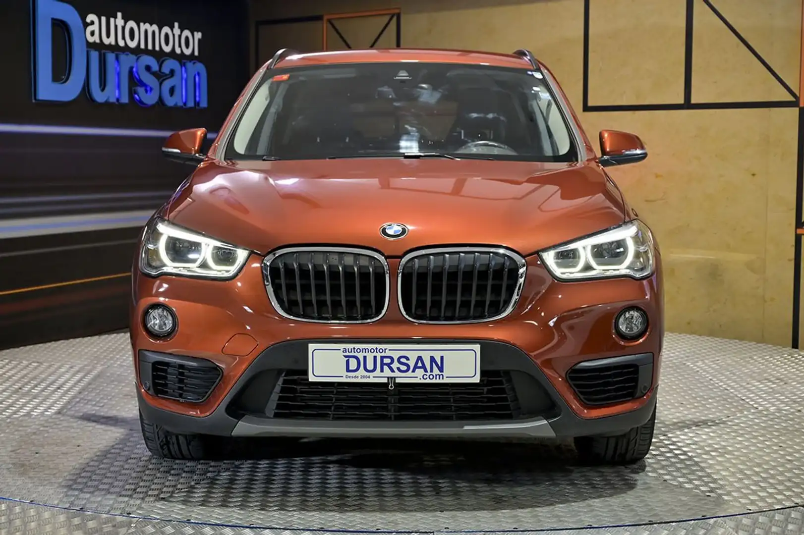 BMW X1 sDrive 16dA Oranje - 2