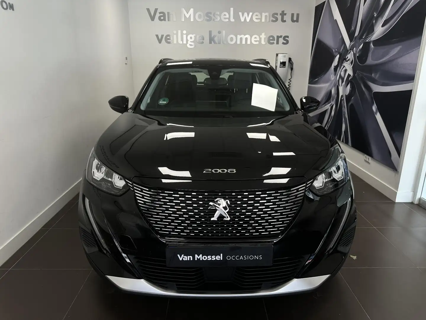 Peugeot 2008 1.2 PureTech Allure | Navigatie | Camera | Apple C Zwart - 2