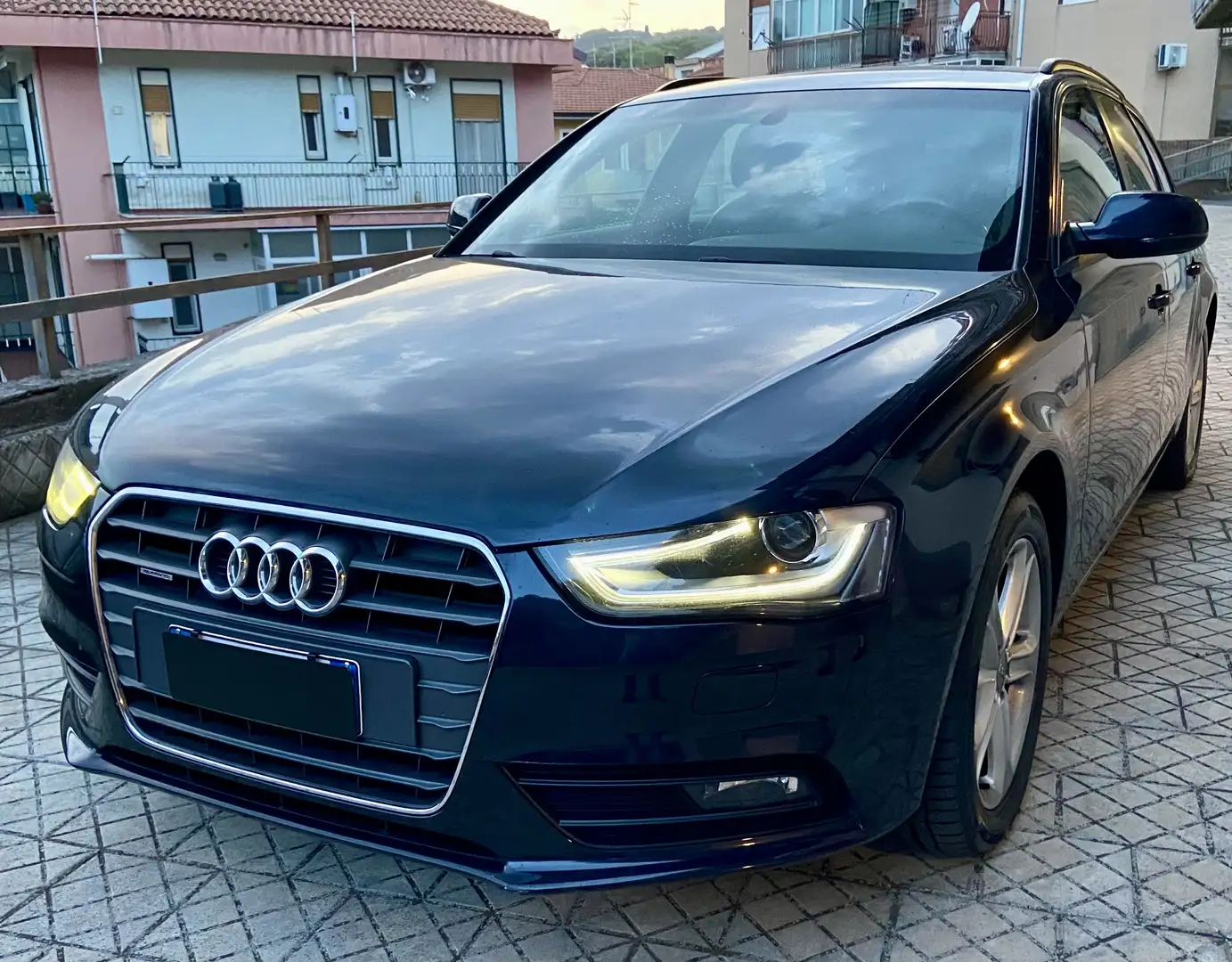 Audi A4 Avant 2.0 tdi ultra Business Sport 190cv s-tronic Blu/Azzurro - 2