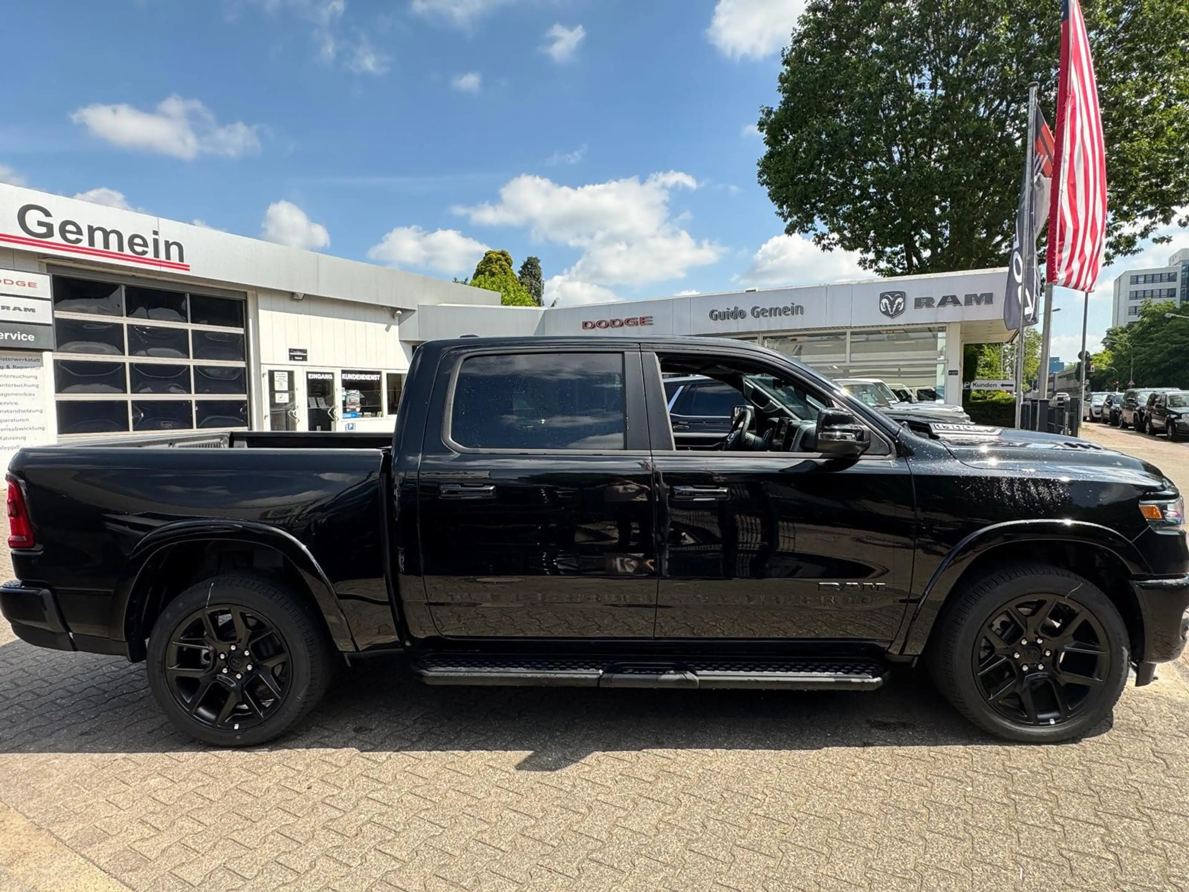 Dodge RAM 1500 Laramie Night AHK , Beifahrerdisplay, Pano — photo 5