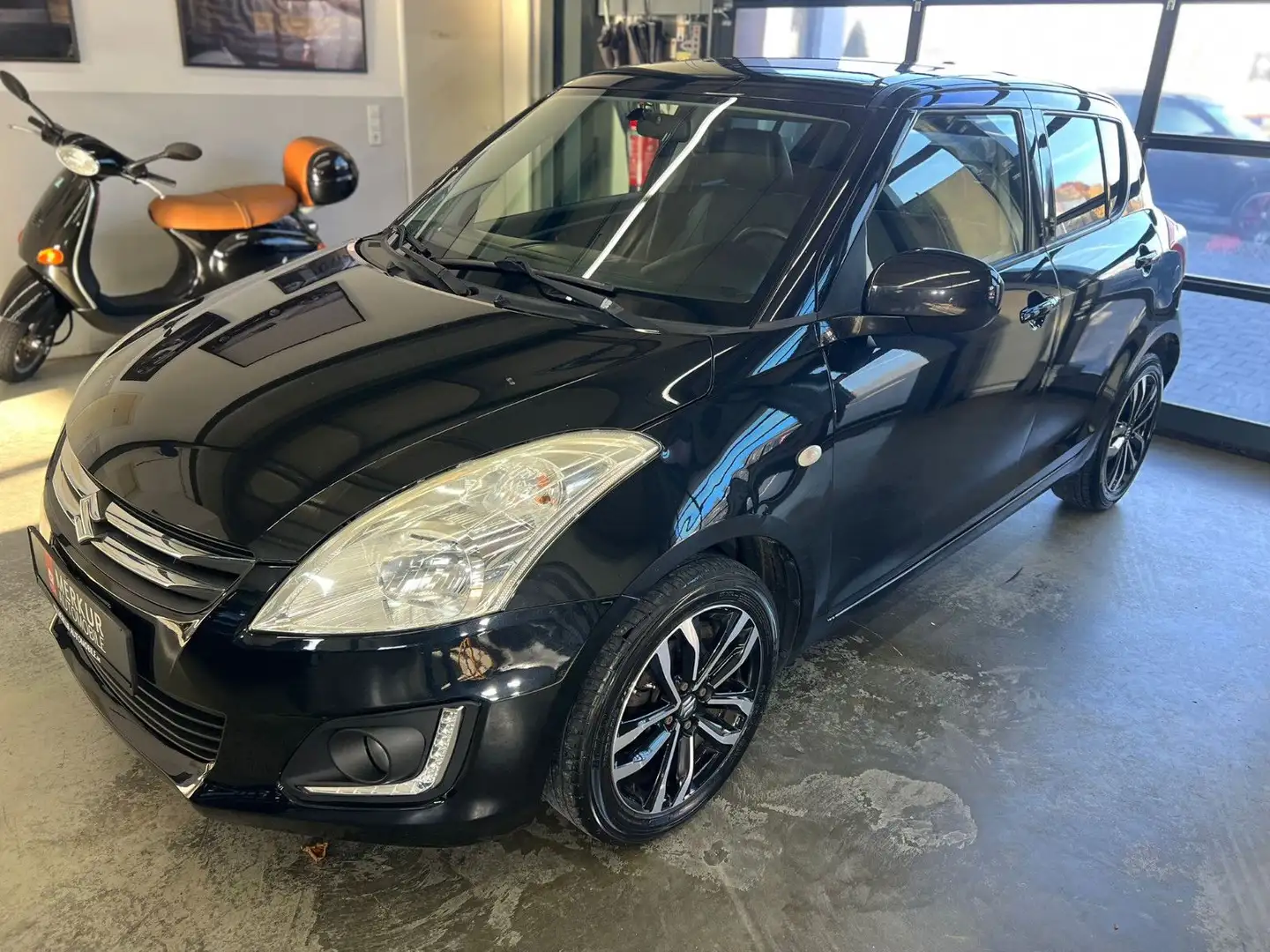 Suzuki Swift 1.2 X-TRA+1. Hand+Klima+SHZ+RCD+16" Alu Schwarz - 1