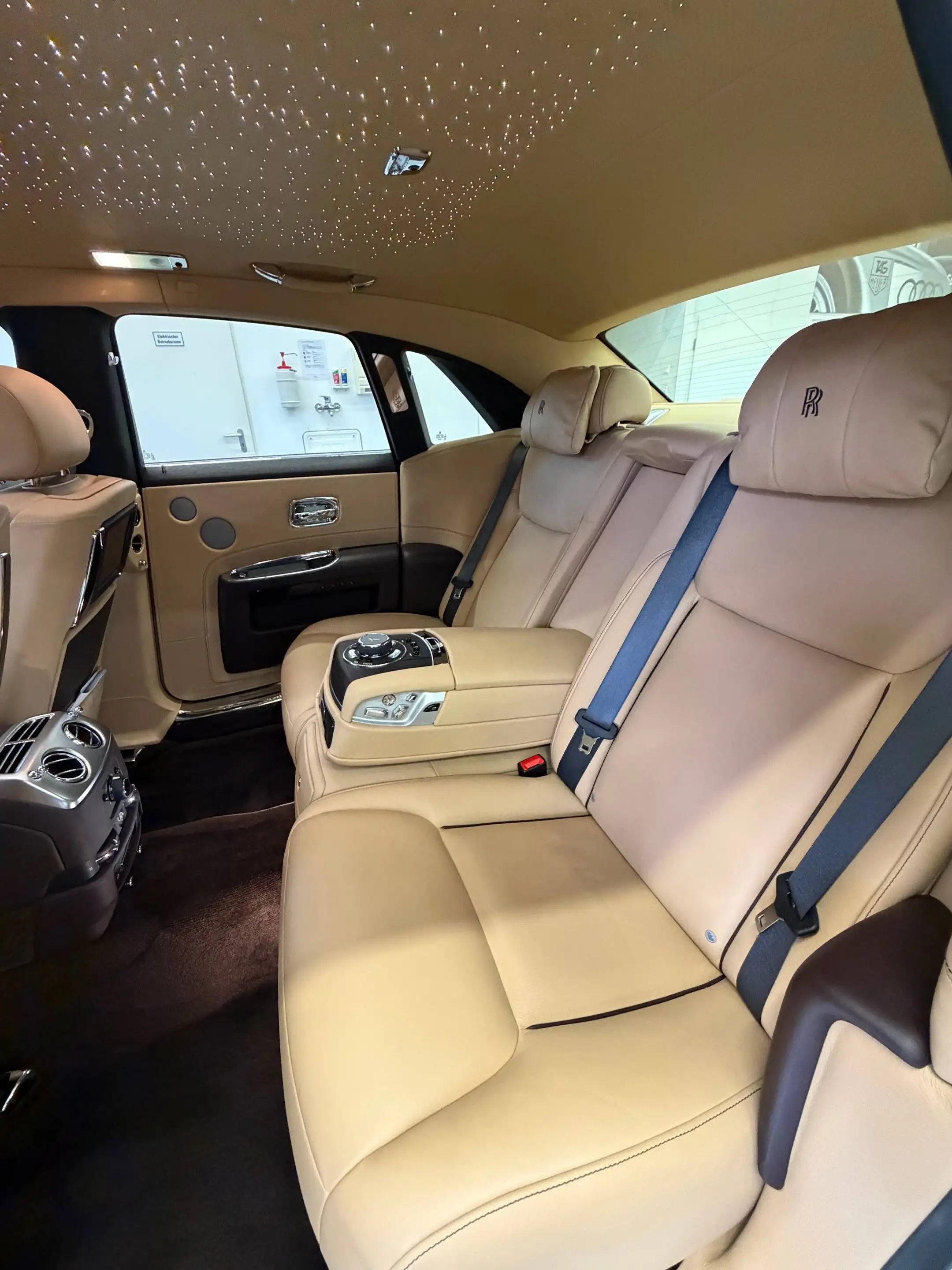 Rolls-Royce Ghost RR GHOST nur 7.700 KM aus exclusiver Sammlung Pannorama starlight headliner rear Theater BESPOKE — photo 9
