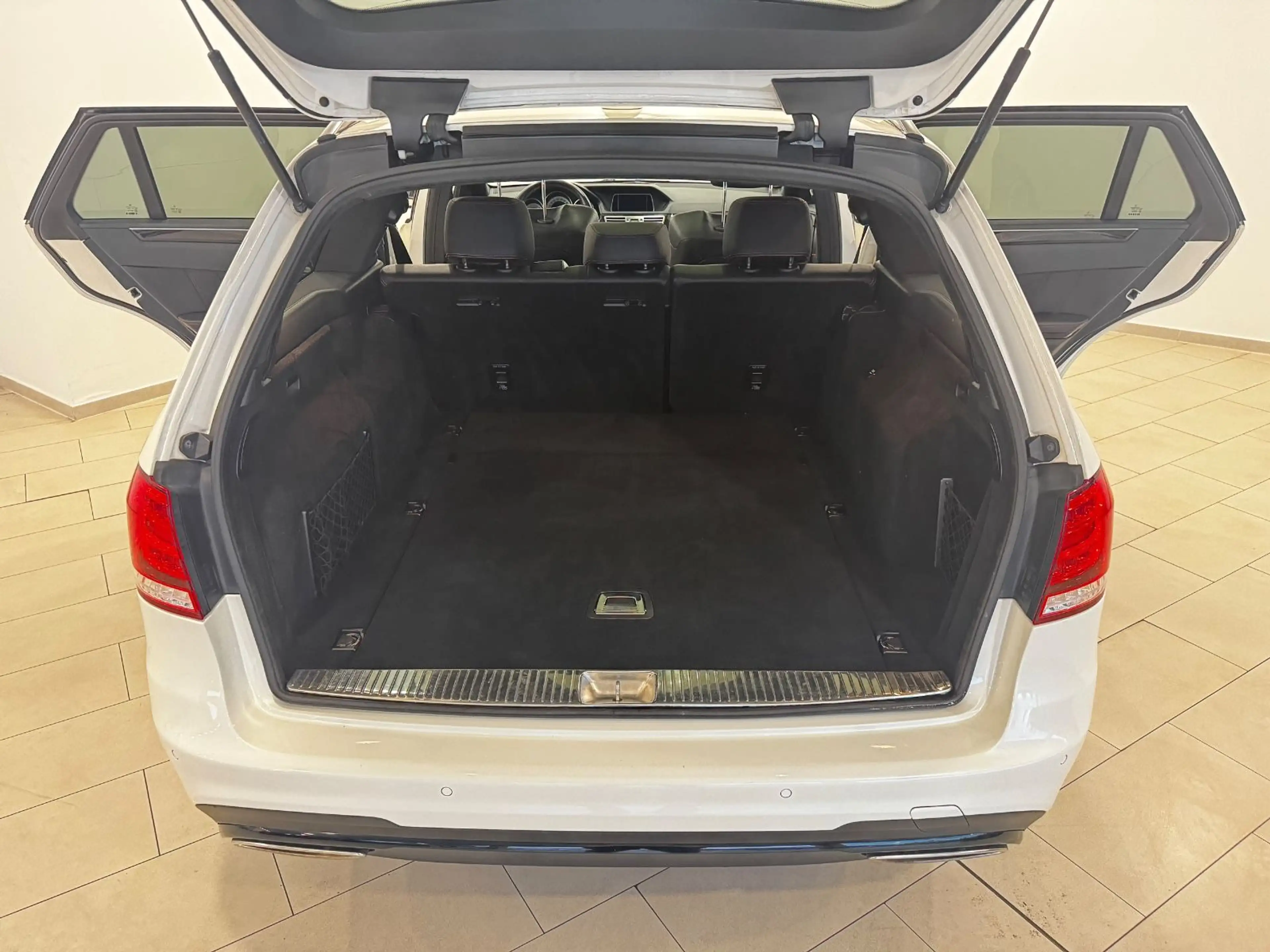 Mercedes-Benz E 220 T BlueTec AMG-Line|PANO|MEMORY|NIGHT|LED| — photo 10