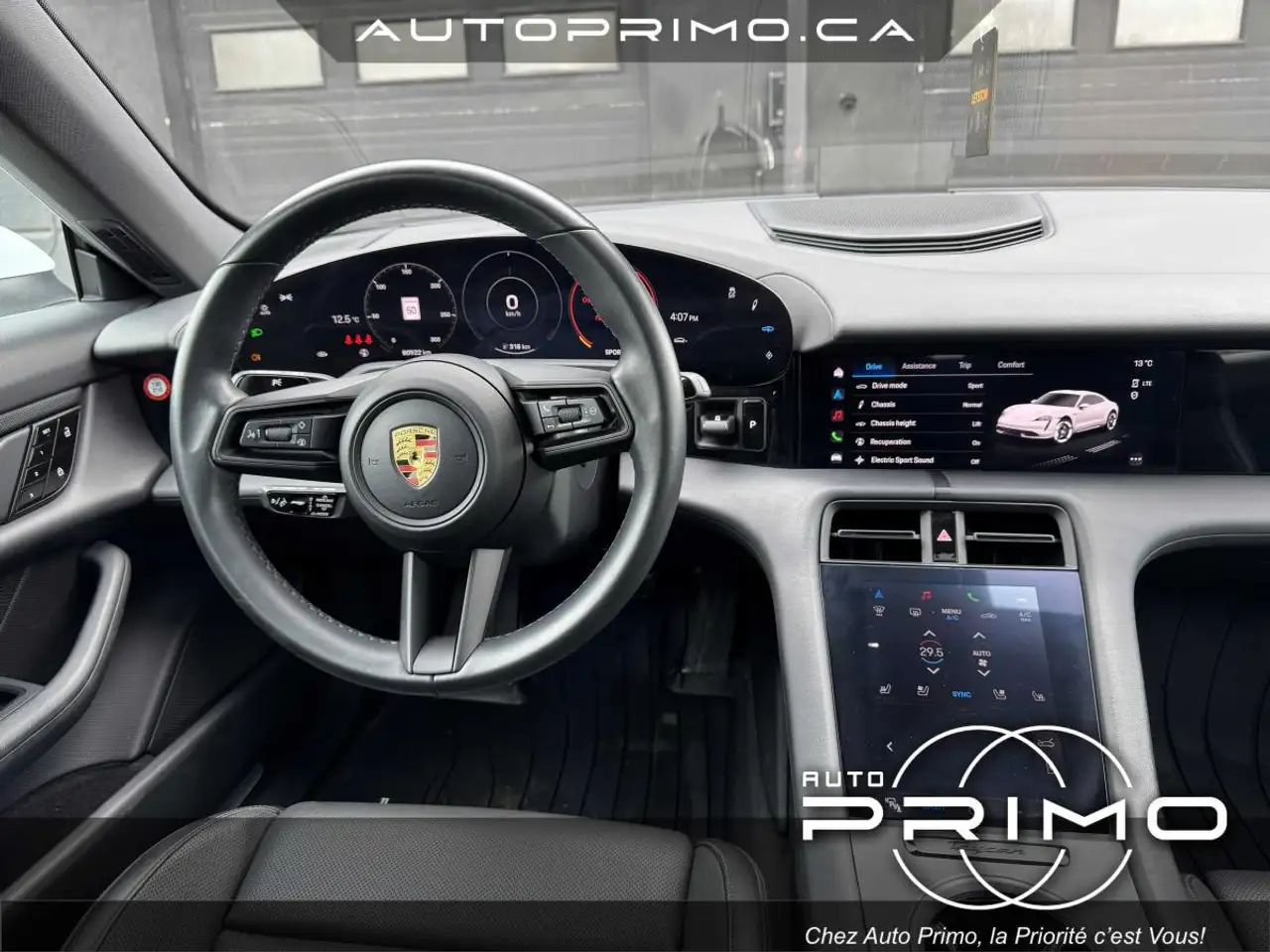 Porsche Taycan снимка Porsche Taycan