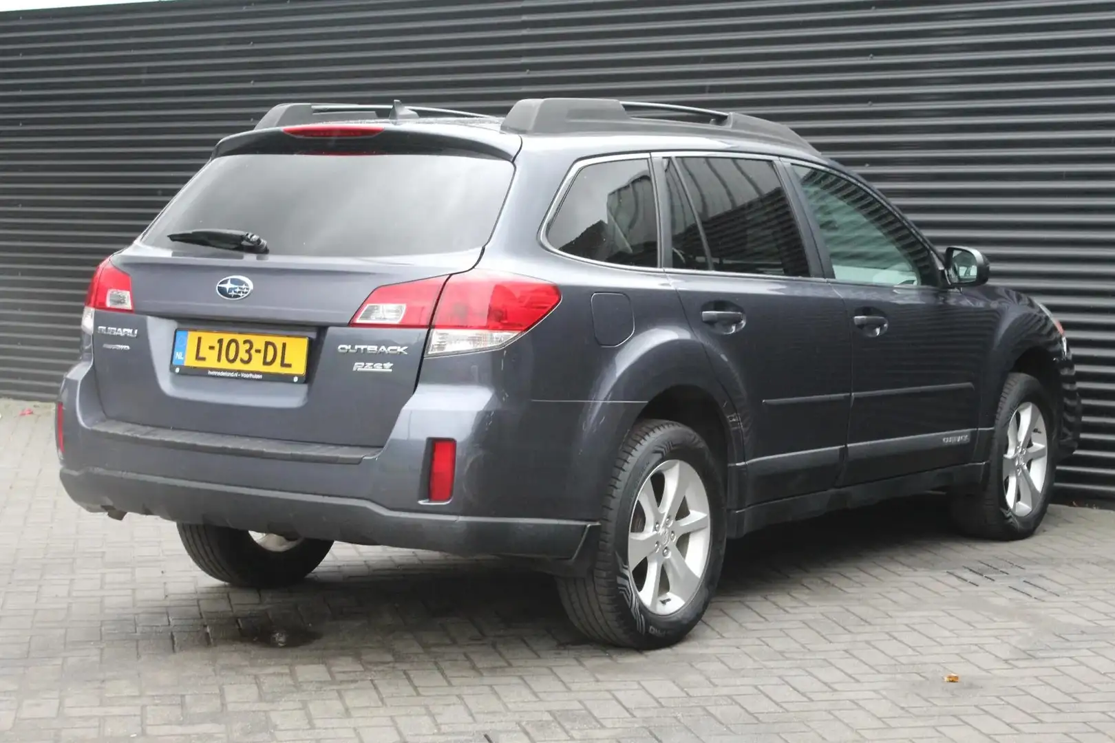 Subaru OUTBACK 2.5i-X Luxury Šedá - 2