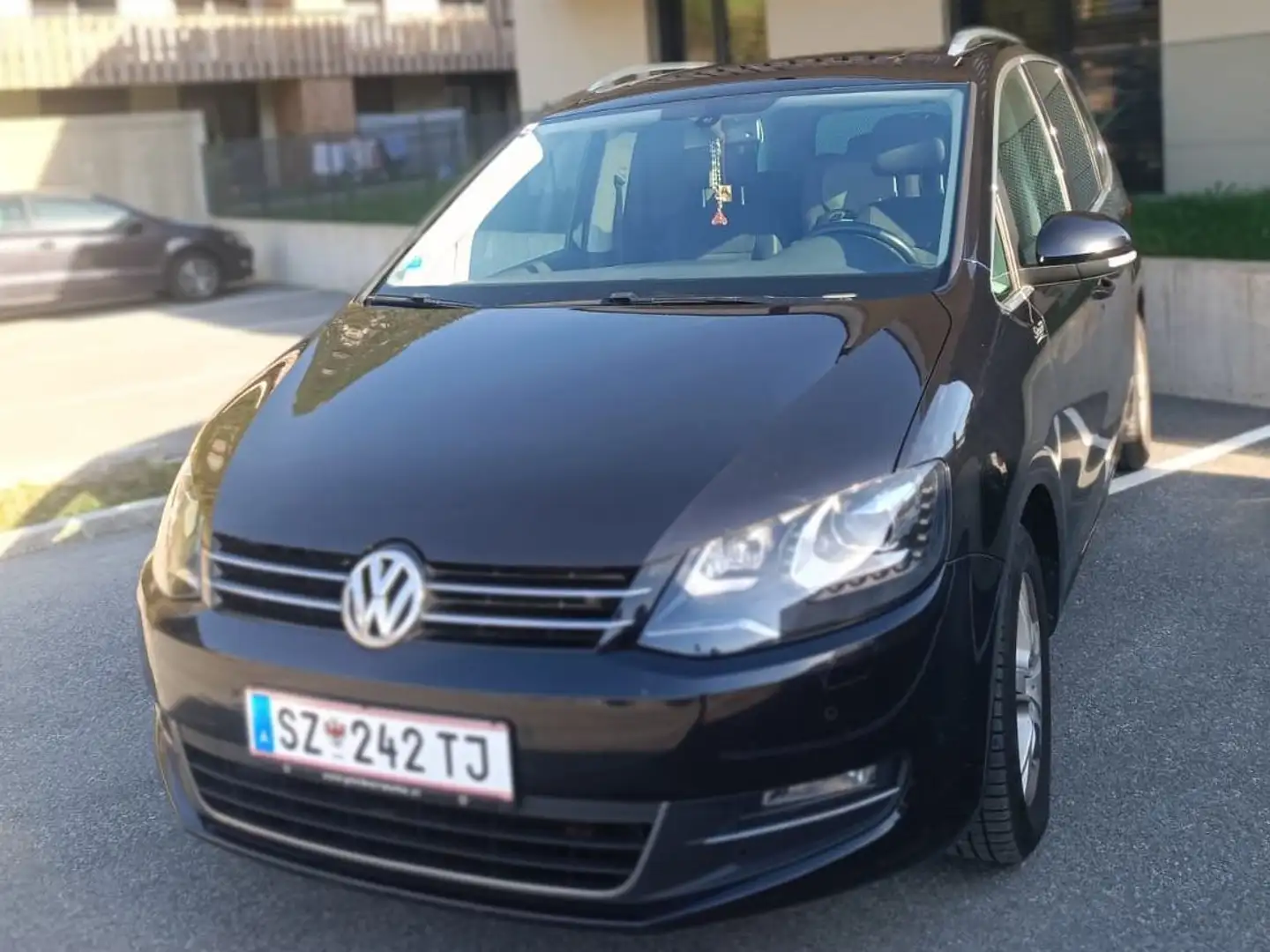 Volkswagen Sharan Highline Sky 4 Motion bluemotion 7-Sitzer Schwarz - 1