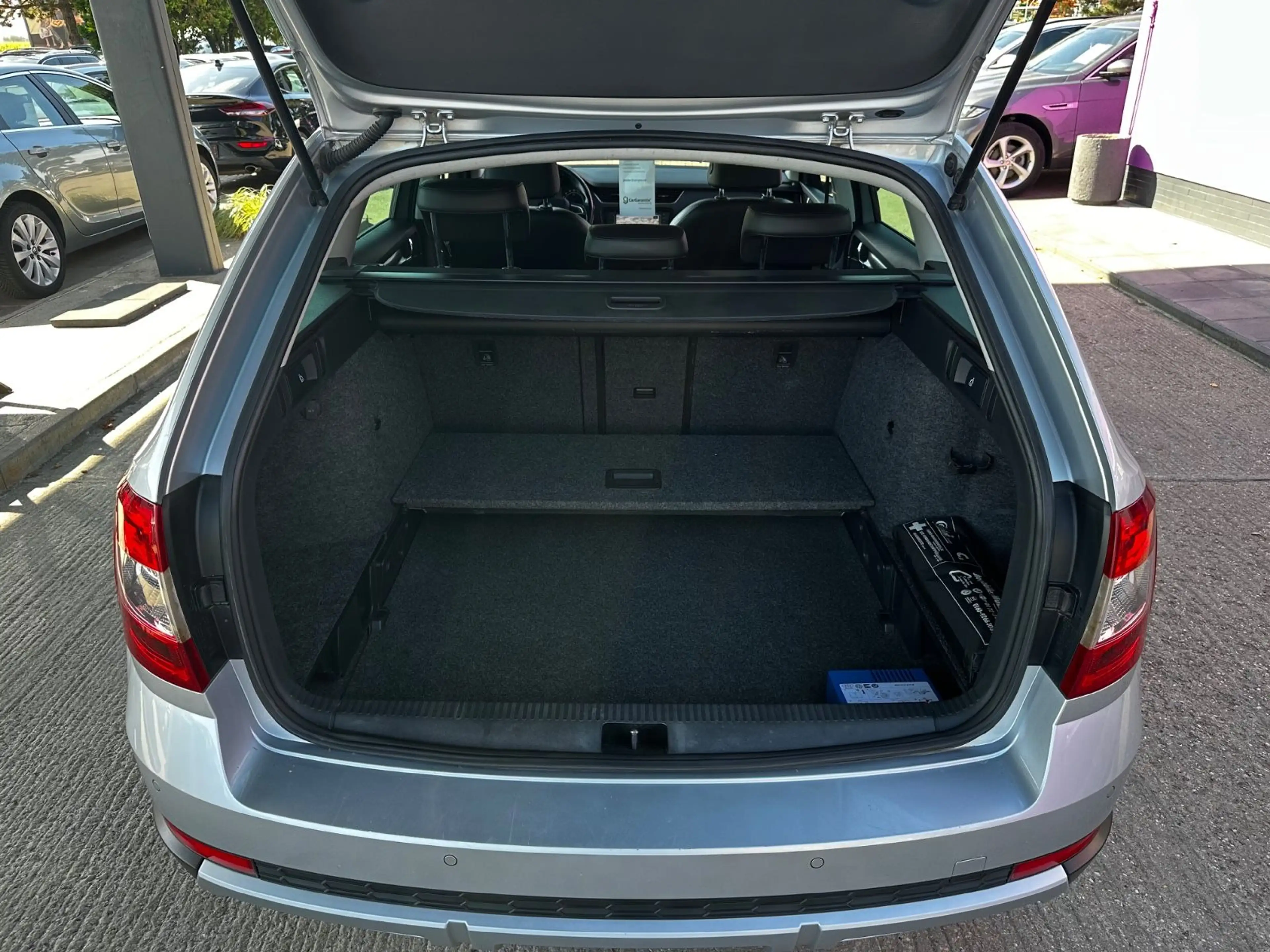 Skoda Octavia Combi Scout 4x4 "ALCANTARA"AHK"NAVI" — photo 12