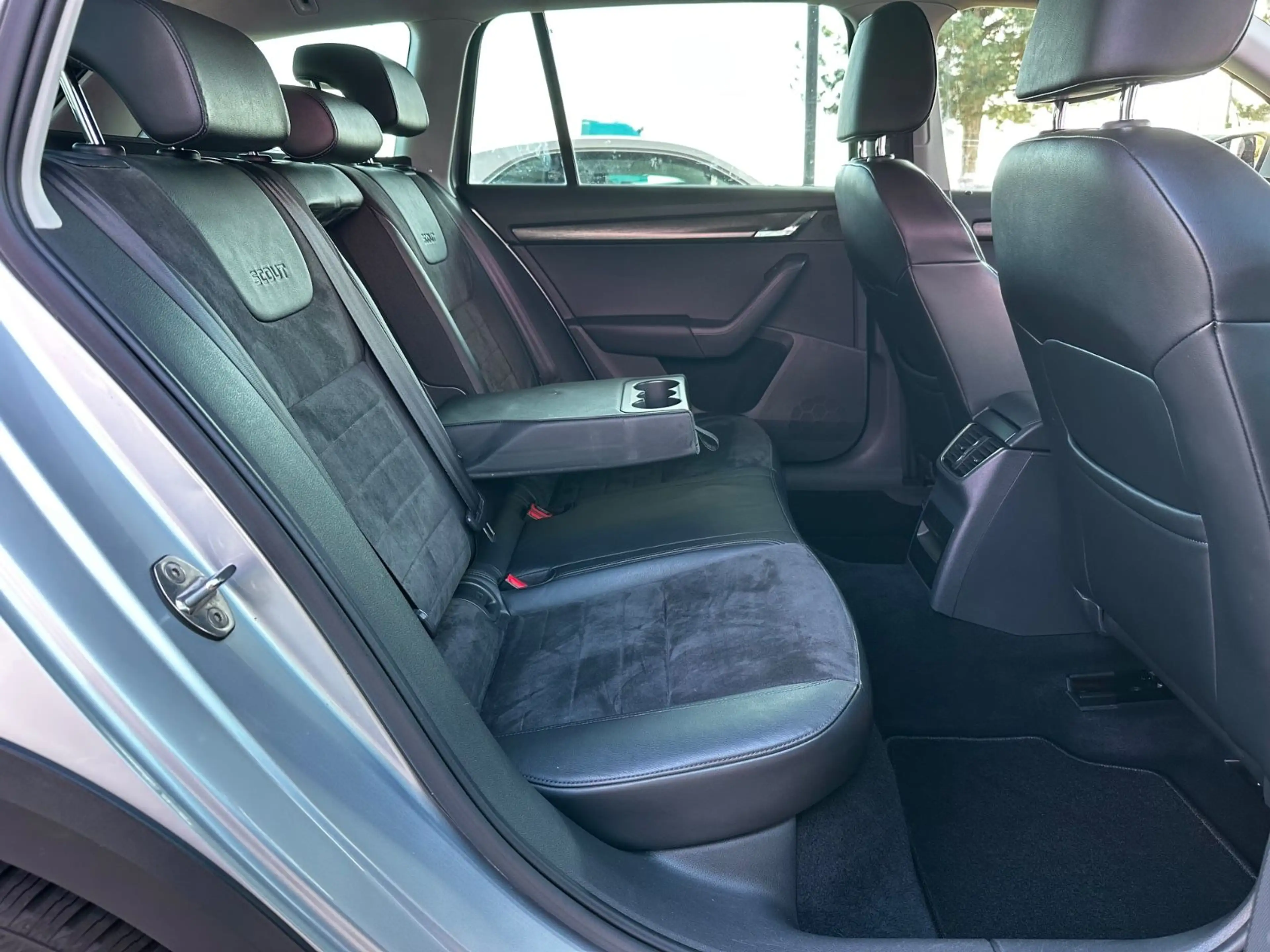 Skoda Octavia Combi Scout 4x4 "ALCANTARA"AHK"NAVI" — photo 32