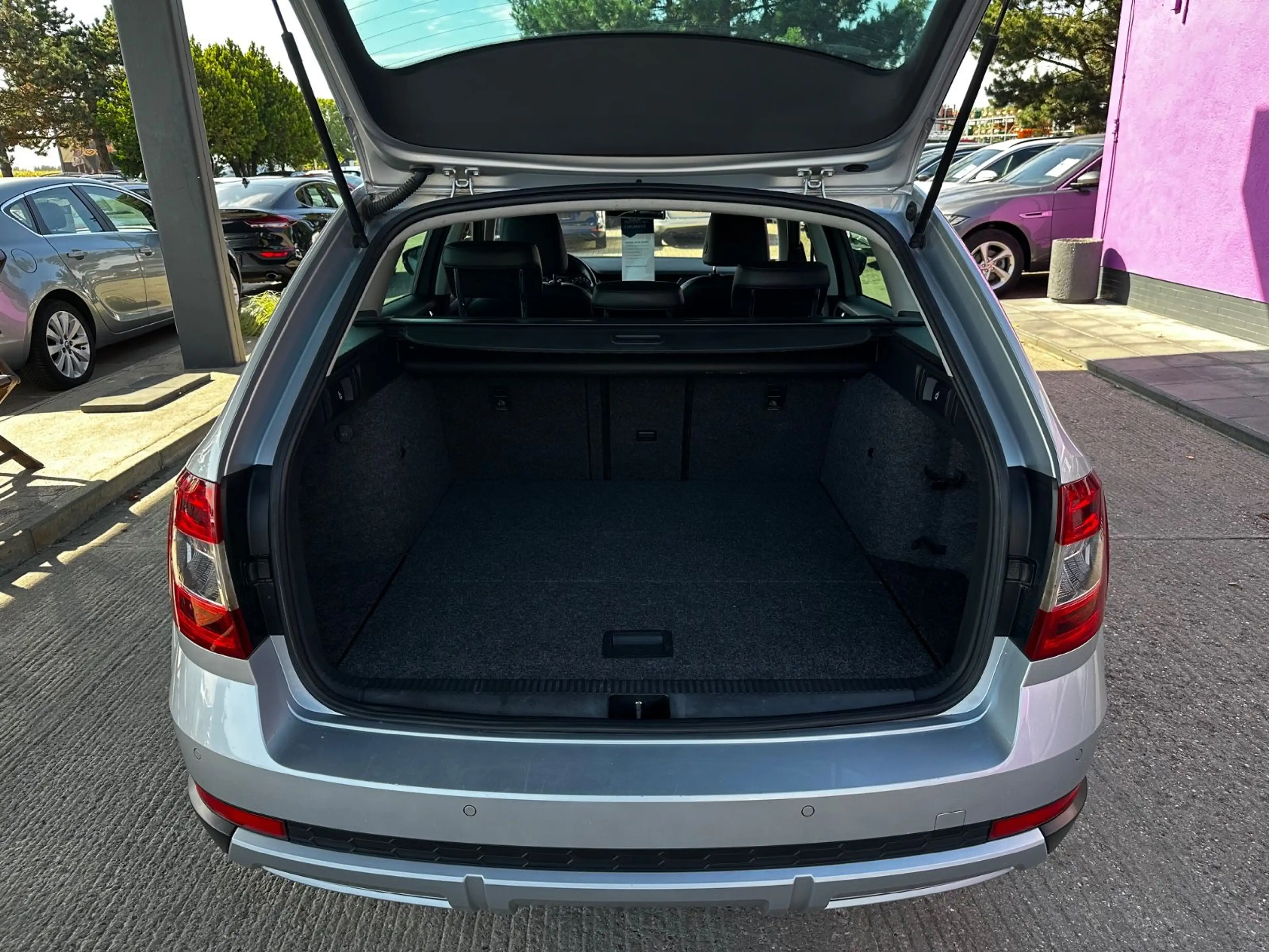 Skoda Octavia Combi Scout 4x4 "ALCANTARA"AHK"NAVI" — photo 11